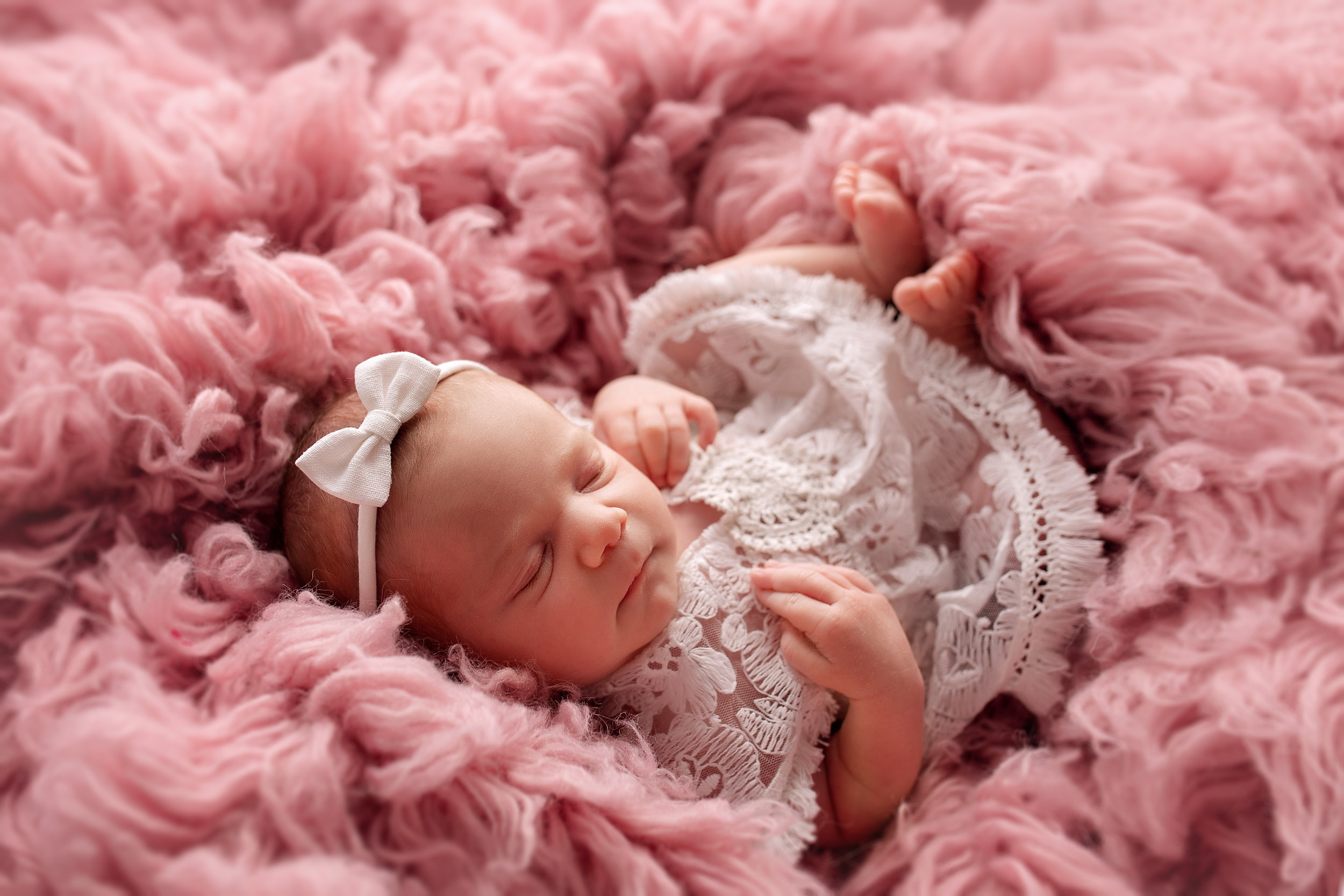 Позировка новорожденного лежа на спинке фотосессия