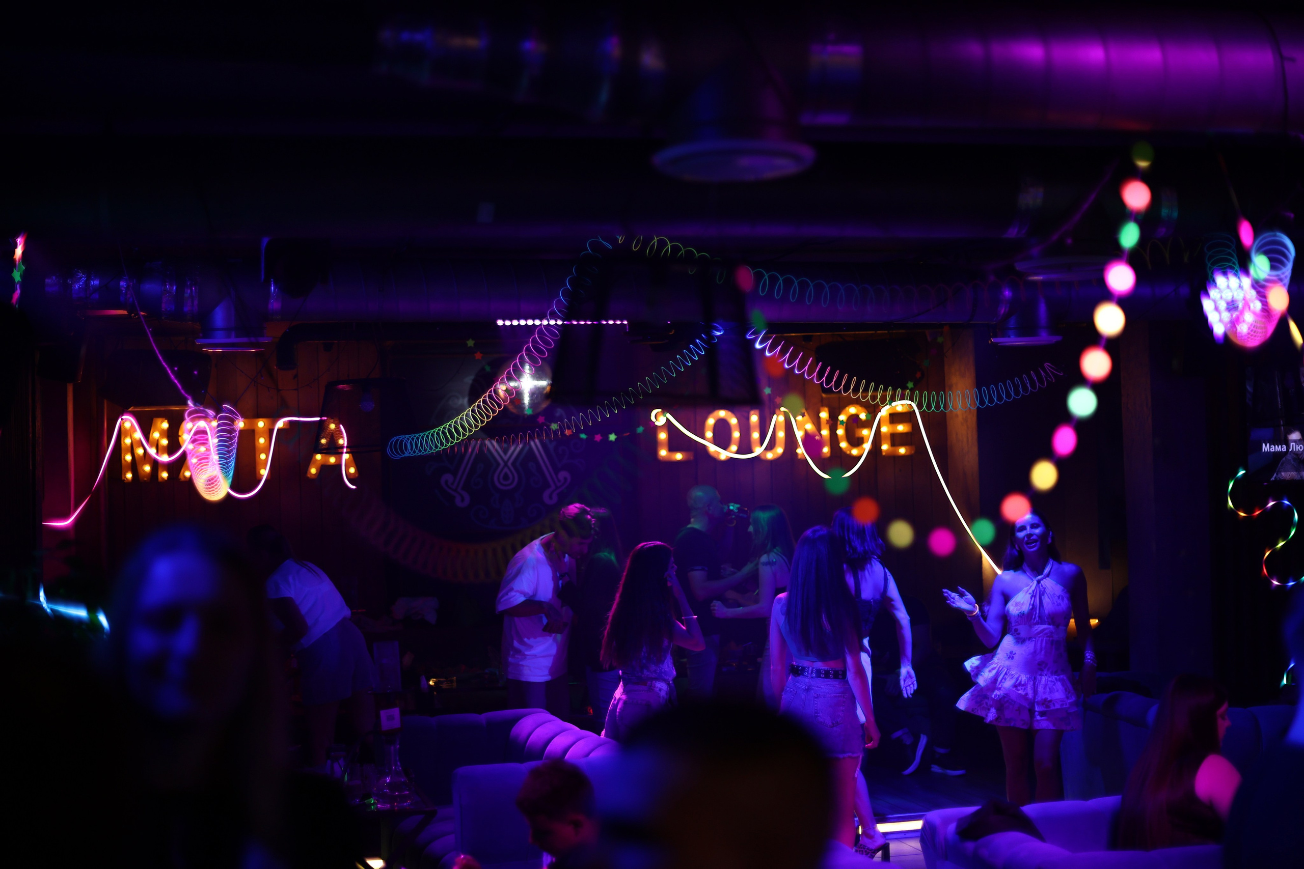 Neon Party 01.08.25. Мята Спортивная — Кальянная, караоке, бар в Минске