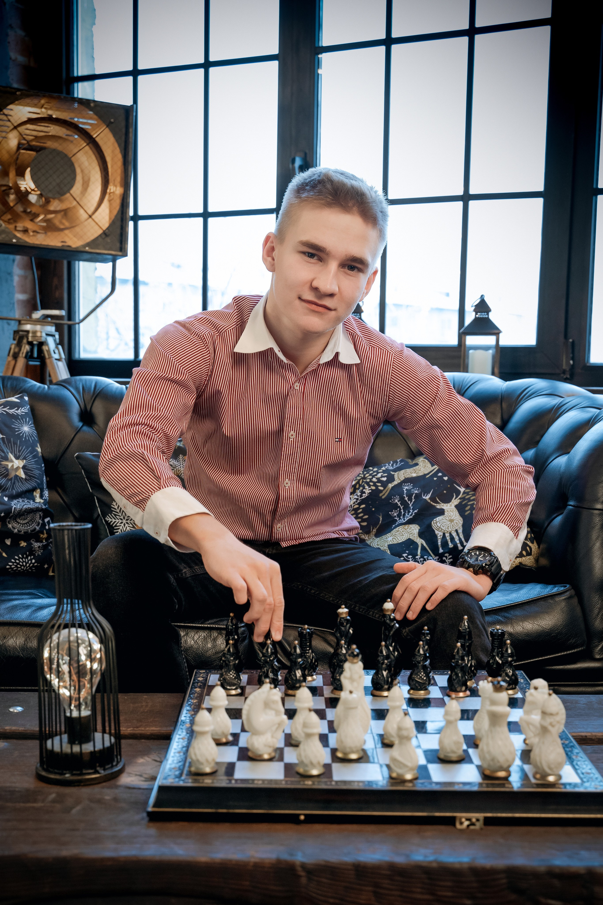 Выпускные альбомы для старшеклассников в Красноярске от AlbomKras 🎓✨. AlbomKras -выпускные альбомы Красноярска с авторским дизайном и качественной фотосъемкой! ⭐⭐⭐⭐⭐ 5.0