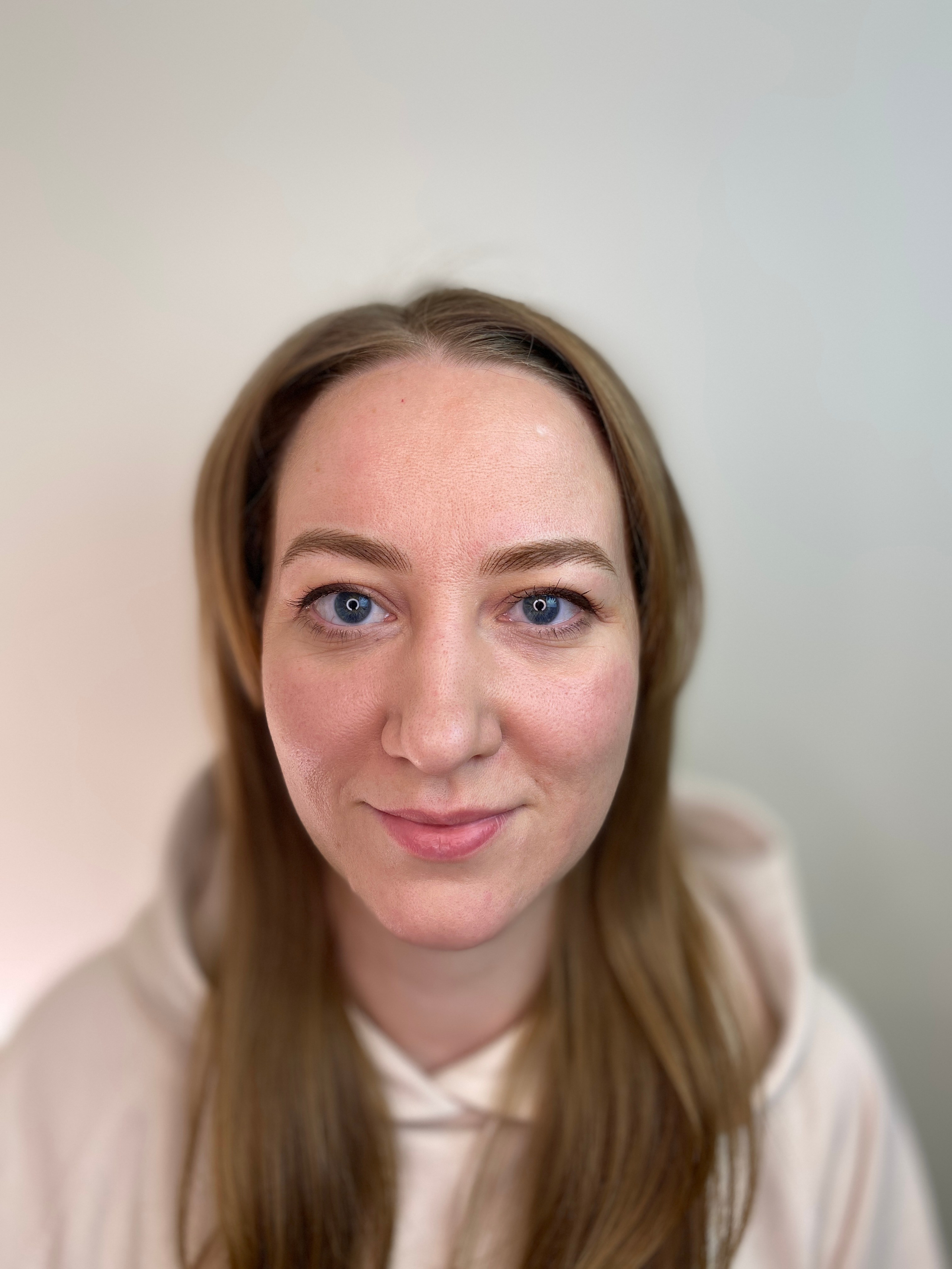 Олеся. Студия перманентного макияжа, косметологии и массажа SYMMETRY в Москве, м. Киевская