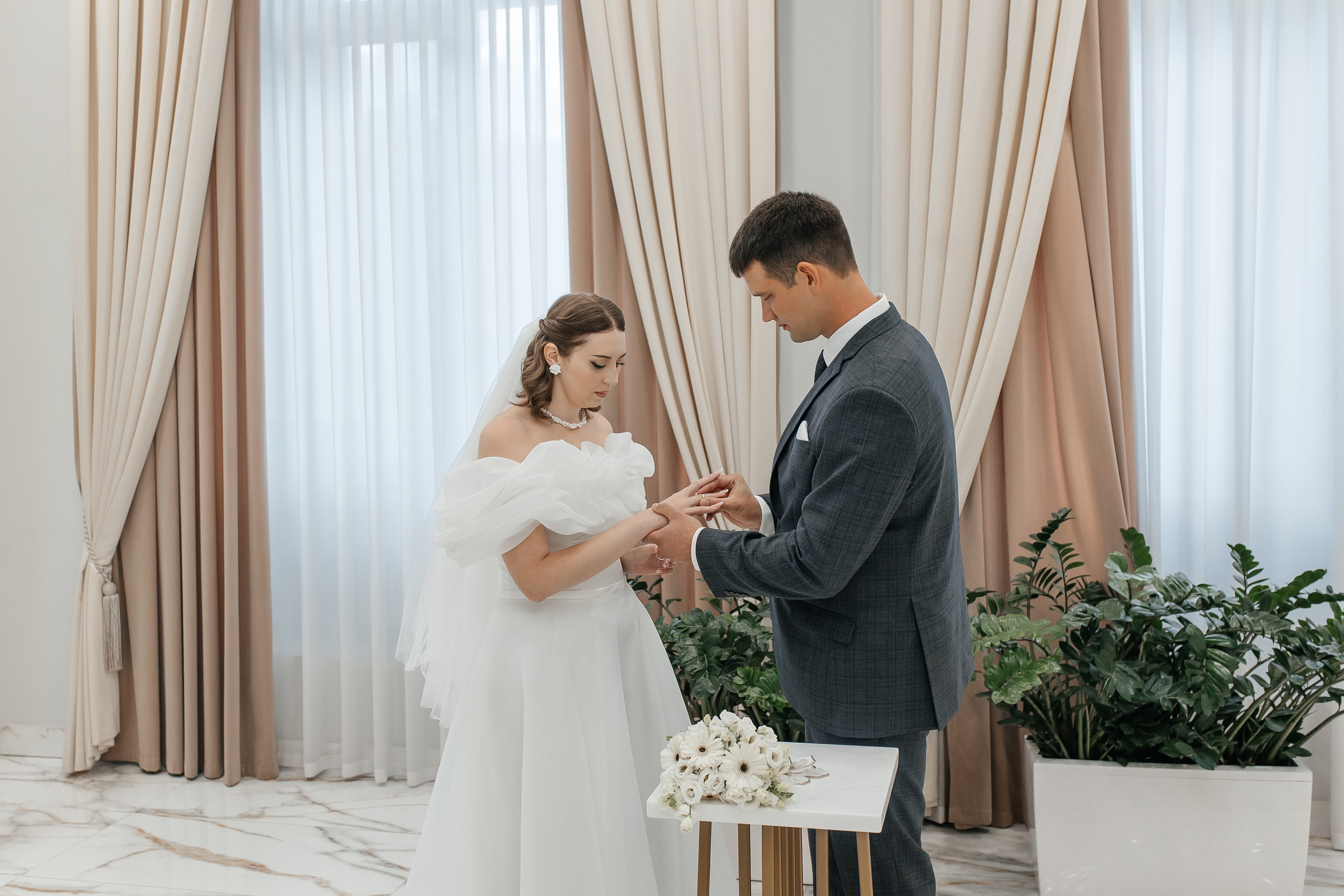 Регистрация брака в шипиловском дворце бракосочетания. Свадебный фотограф в Москве Дарья Олендарёва