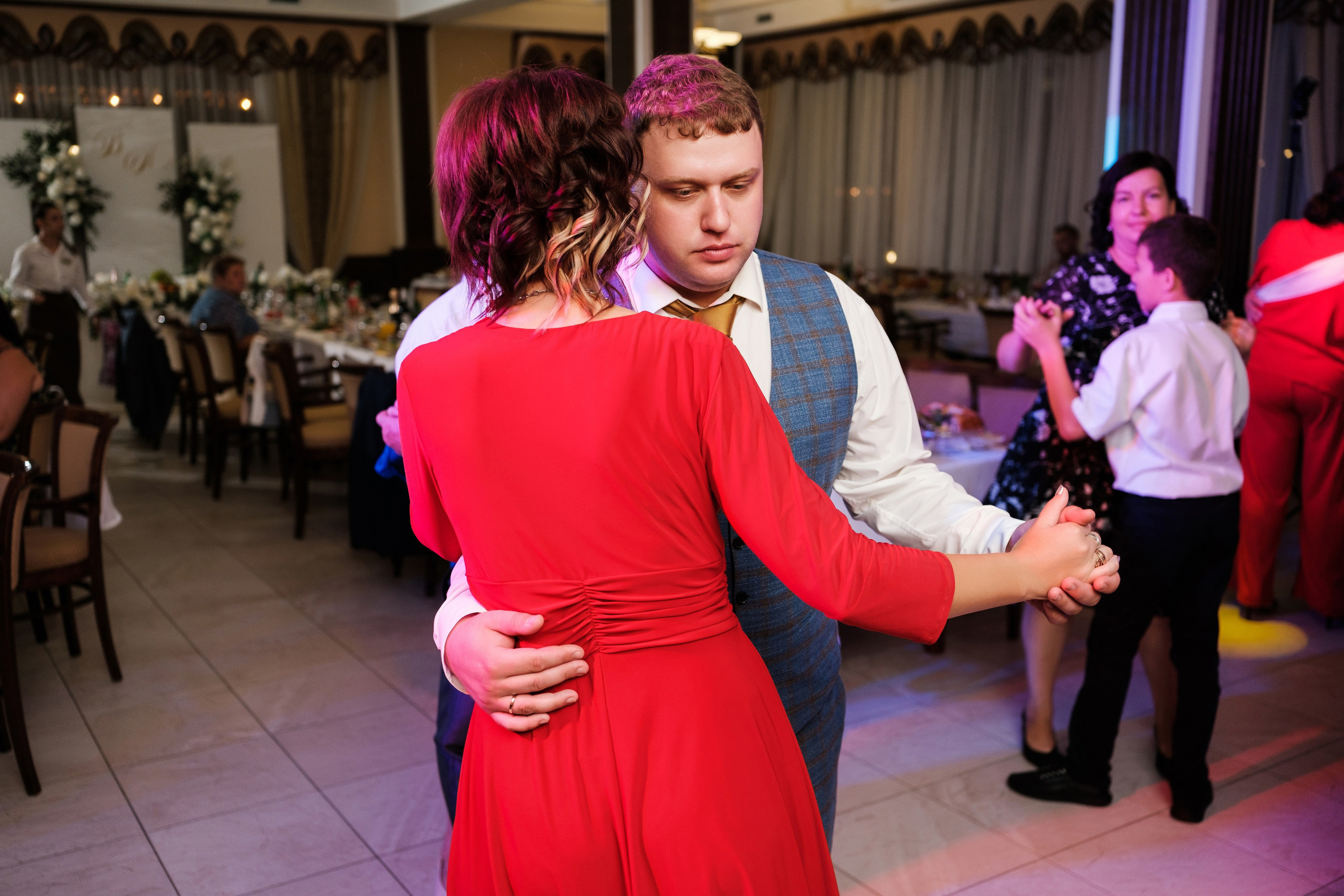 Виктор и Анна. Свадебный фотограф | репортаж | праздники | крещение