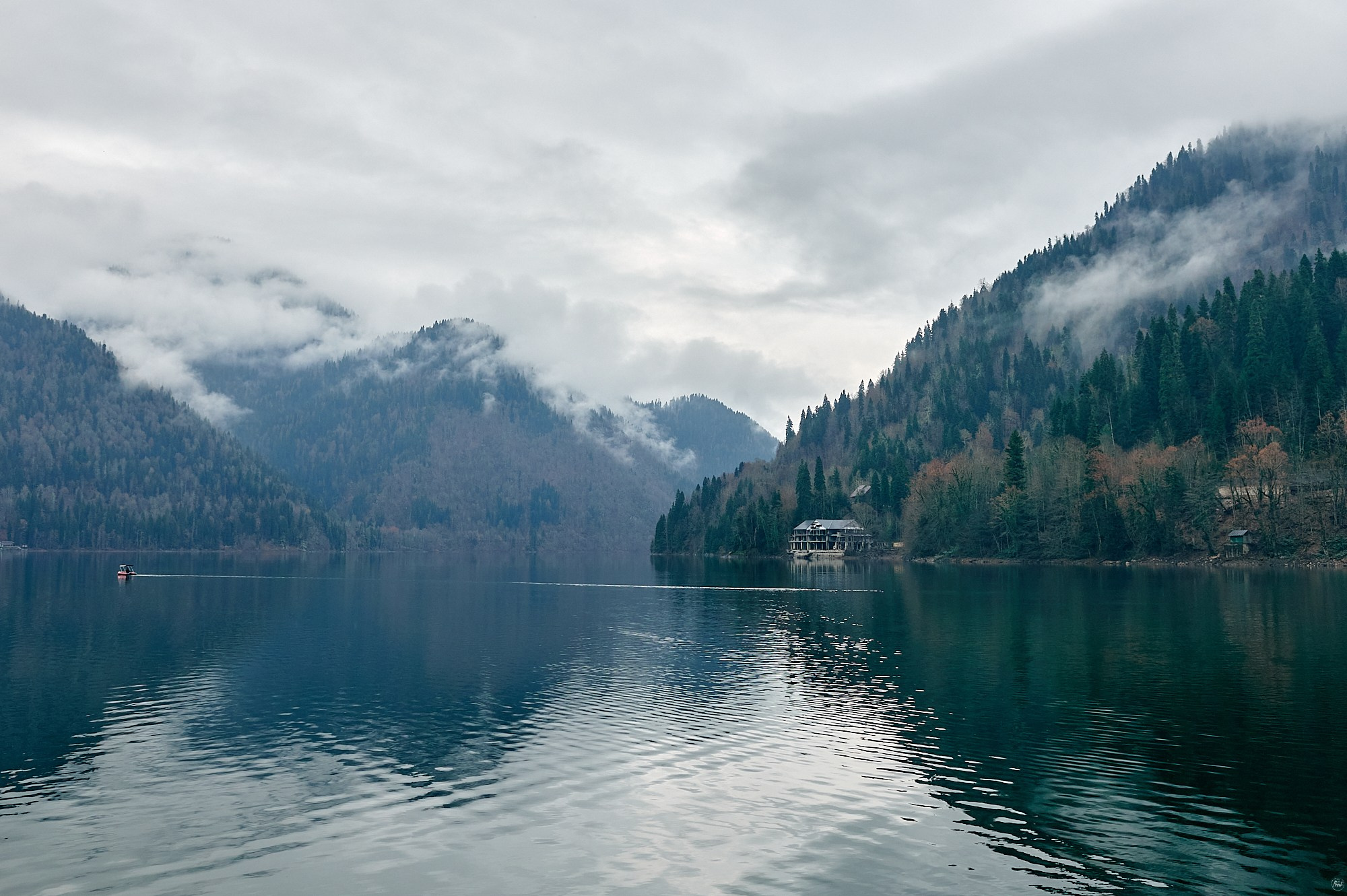 Озеро Рица, Абхазия. Декабрь 2024. Фотографии отовсюду и обо всем