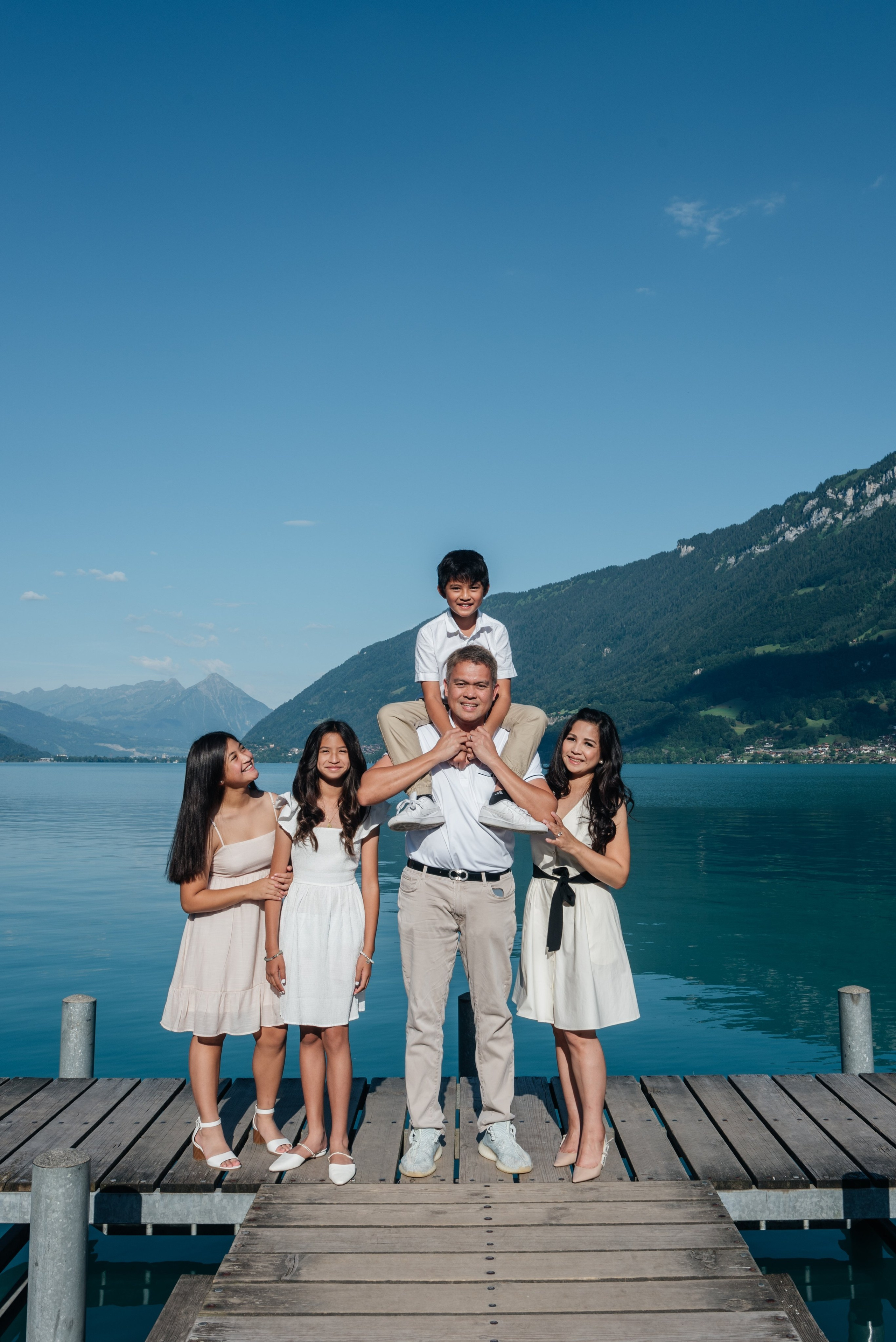 Jon, Michelle, Camille, Gabriel and Hannah (Iseltwald, Suisse). Photographe en Suisse et en Europe Anna Alekseenko