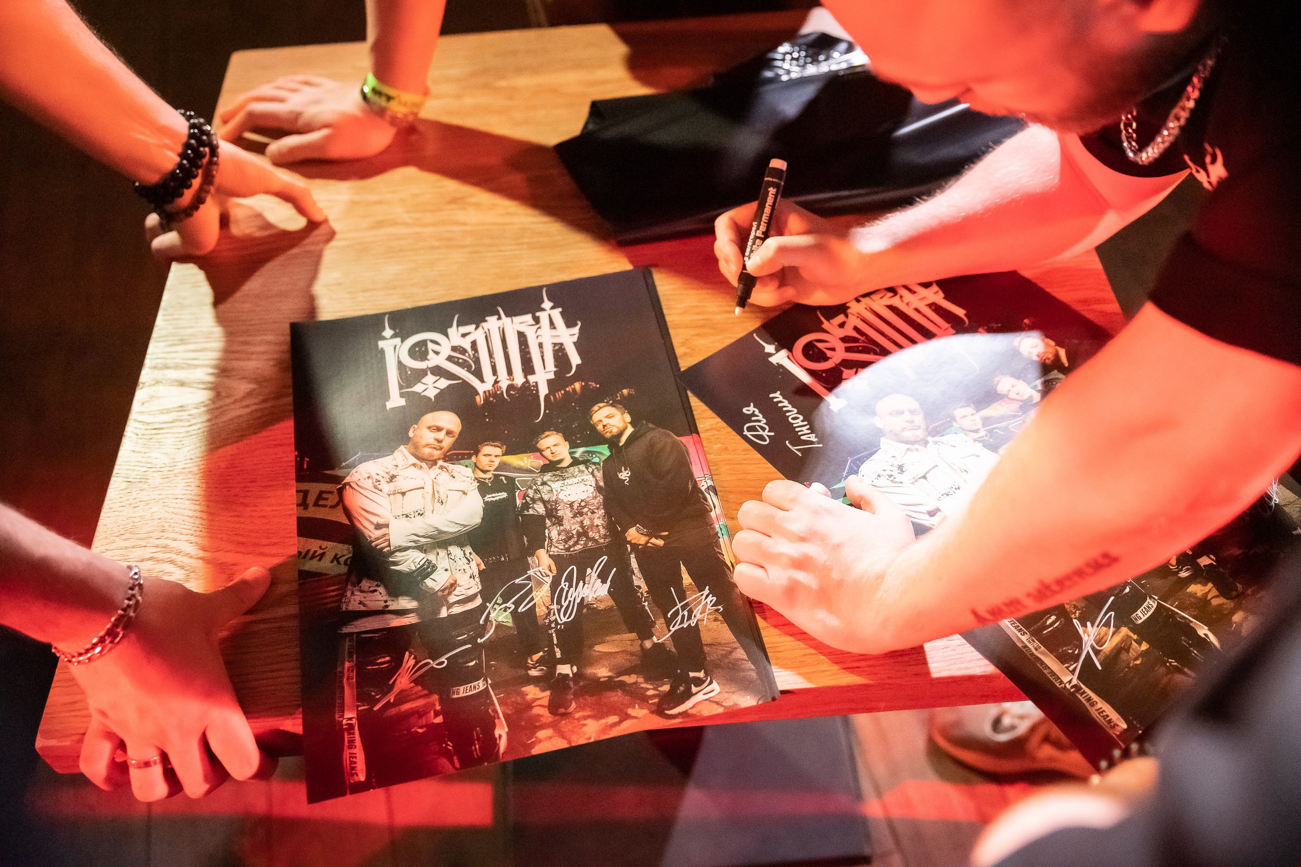 Концерт альтернатив метал группы iOSTRA в «Music bar Мумий Тролль» Москва. Фотограф Владимир Охрименко