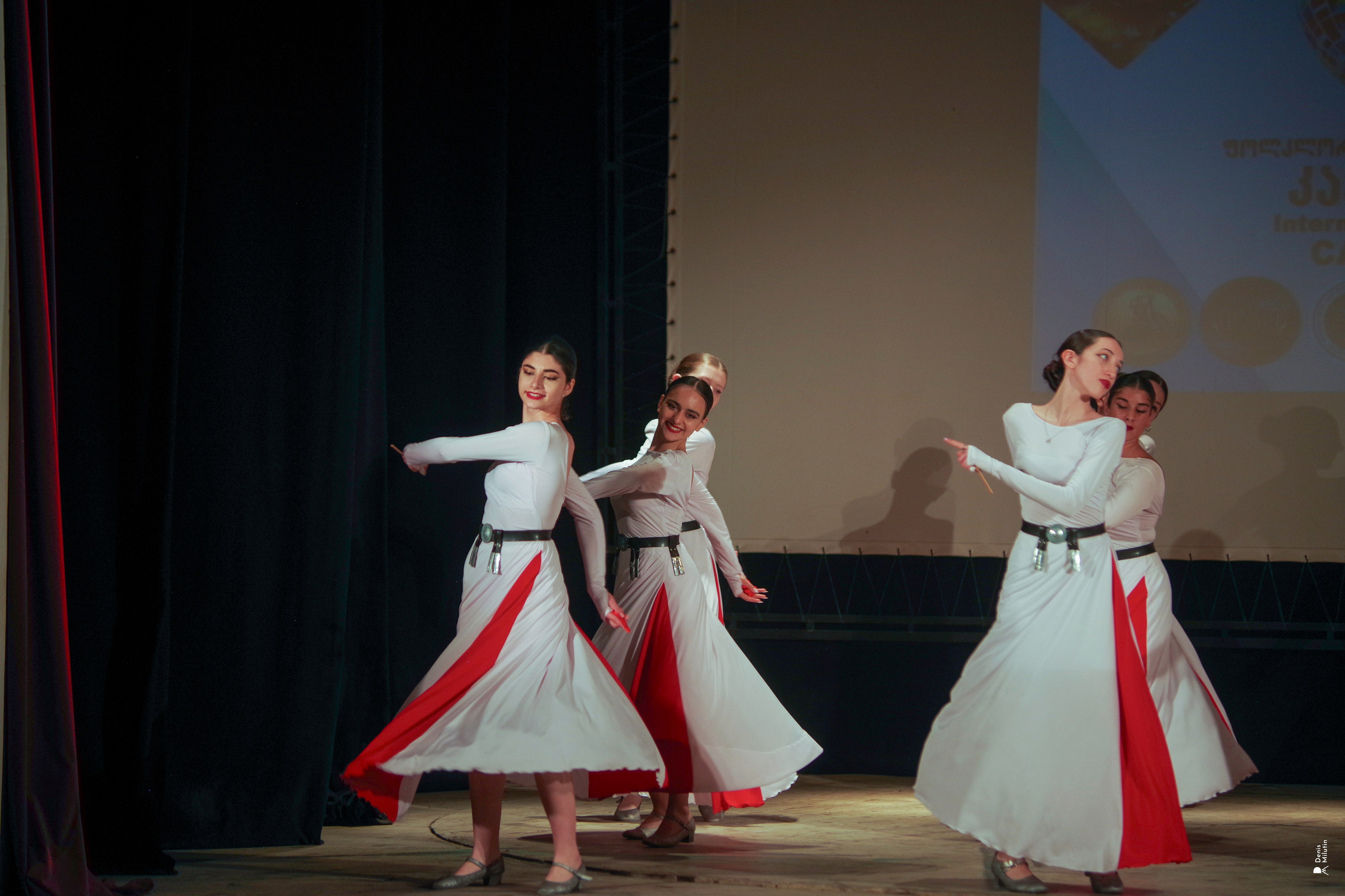 Танцы в прекрасном Они. Портретный фотограф Денис Милютин