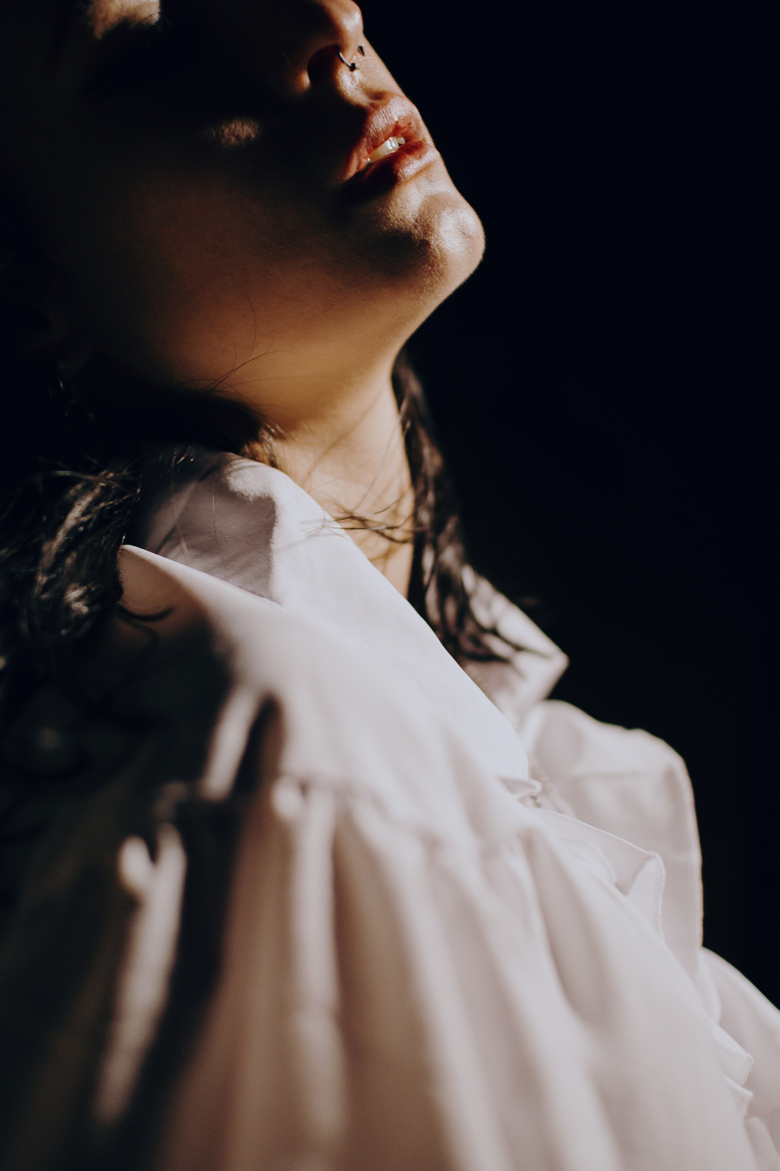 Съёмка у моря с оленьими рогами