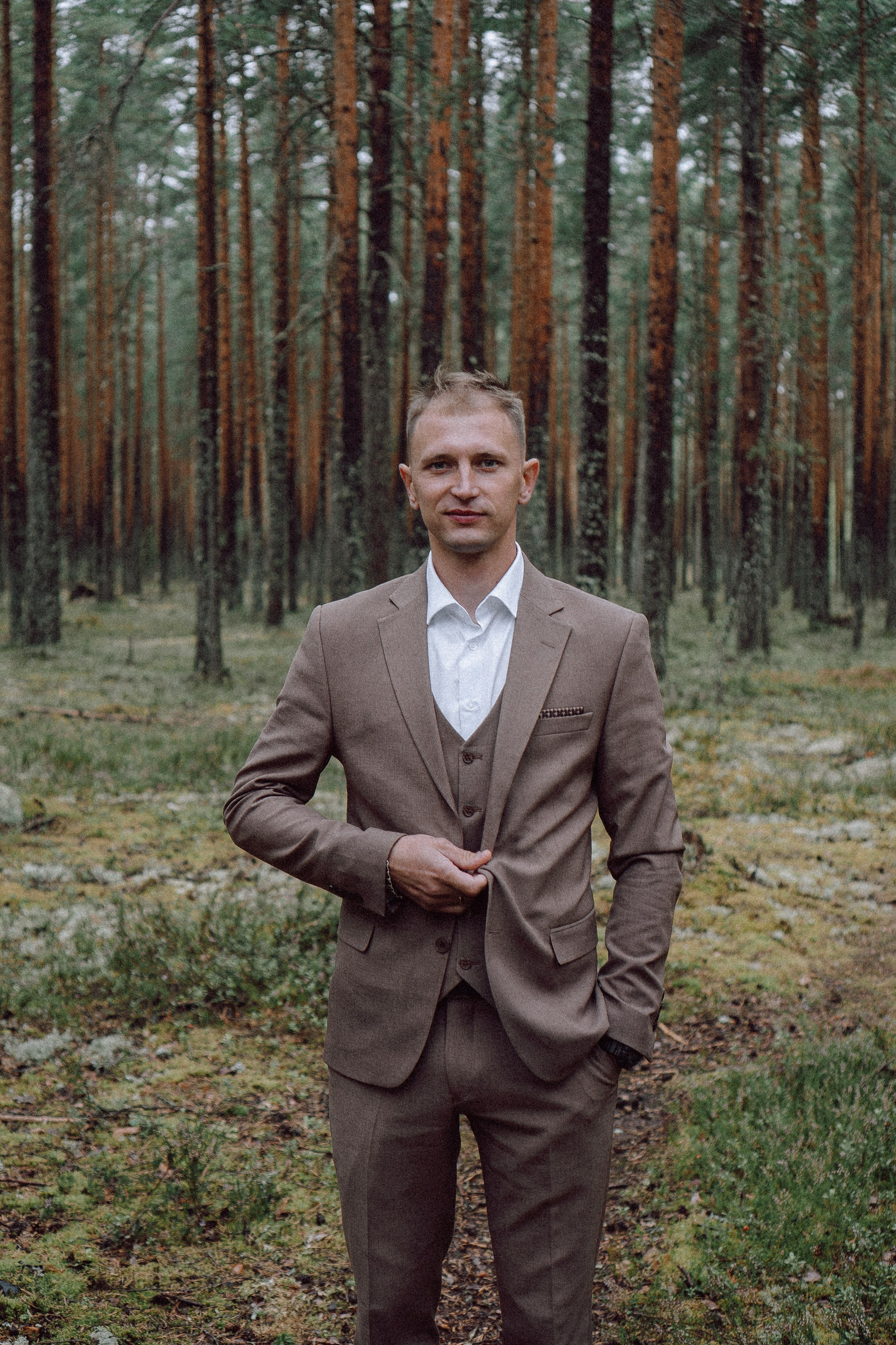 СВАДЕБНАЯ ФОТОСЕССИИЯ ПАРЫ В ГОРОДЕ ПРИОЗЕРСК В СОСНОВОМ ЛЕСУ И С ПИКАПОМ. Профессиональный фотограф, Санкт-Петербург — Виктория Богомолова