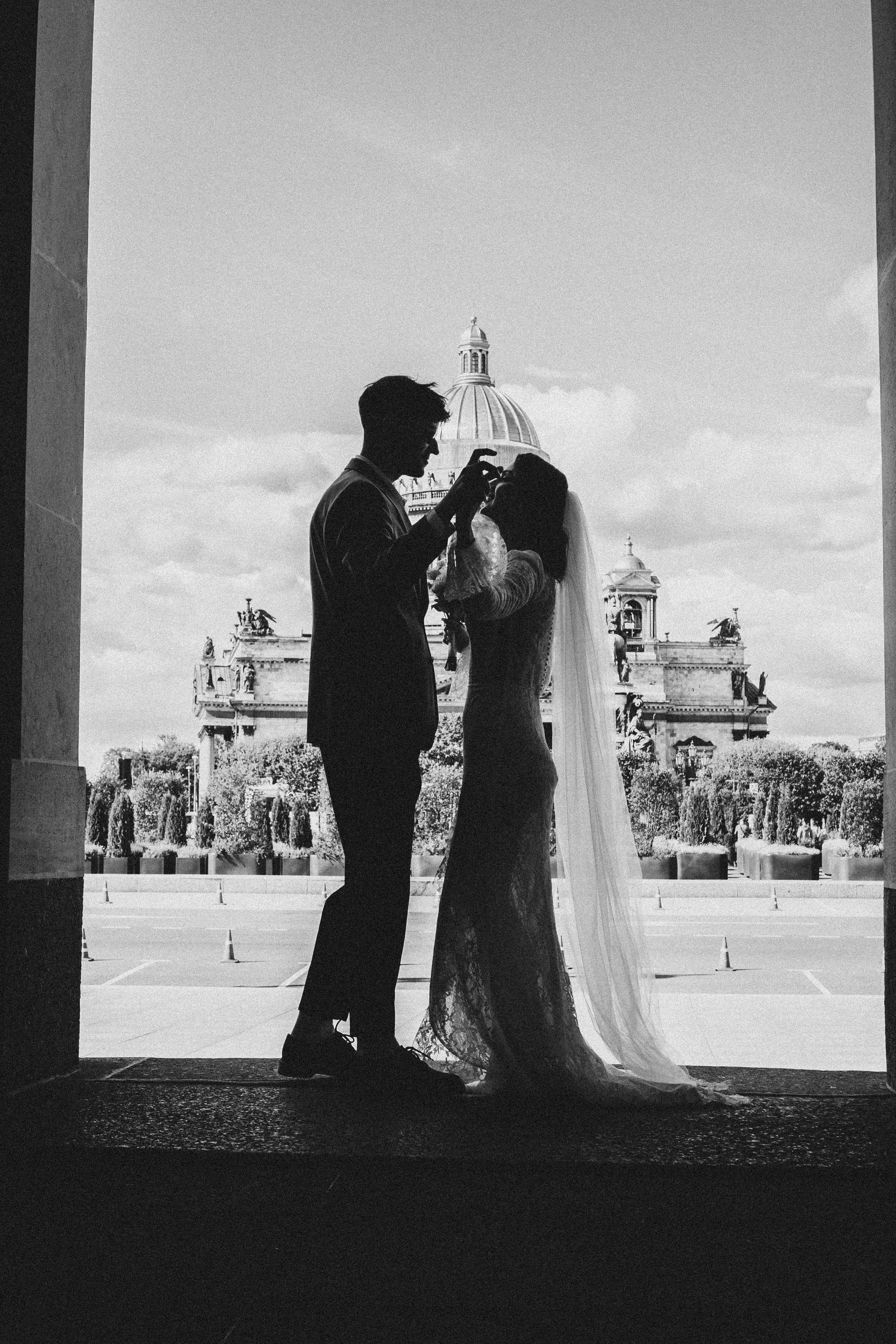 СВАДЕБНАЯ ПРОГУЛКА ВОЗЕ ИСАИКЕВСКОГО СОБОРА АСТОРИИ И ЗАКОНОДАЛЕТНОГО СОБРАНИЯ. Профессиональный фотограф, Санкт-Петербург — Виктория Богомолова