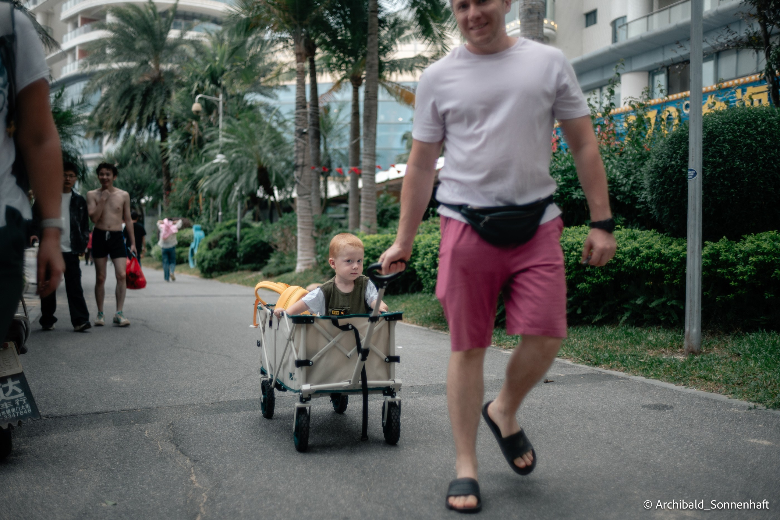 Kayaking in Huizhou, China. Photographer in Guangzhou, China. Archibald Sonnenhaft