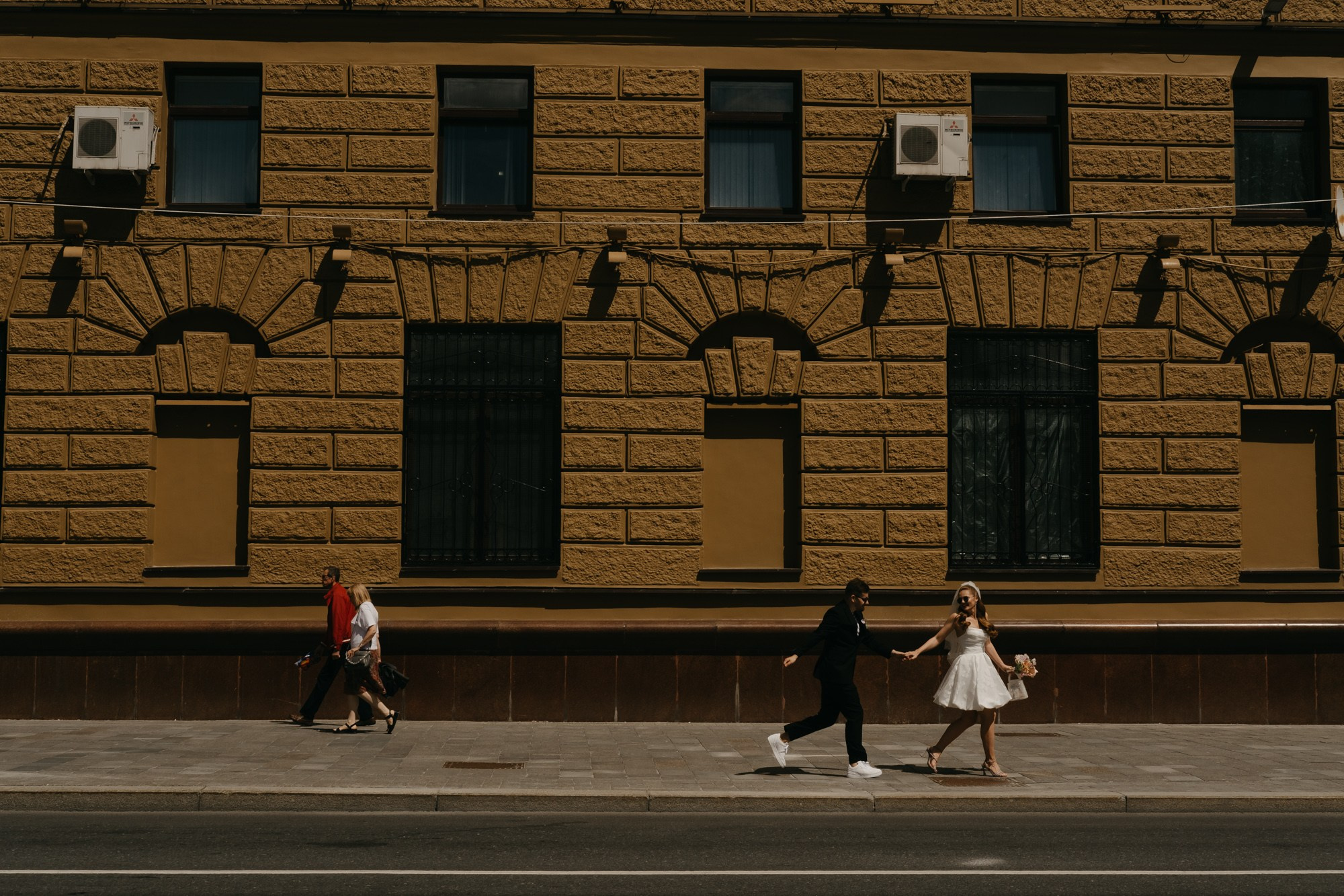 «ты красивый» — «нет, ты!». Свадебный фотограф Александра Тюлякова