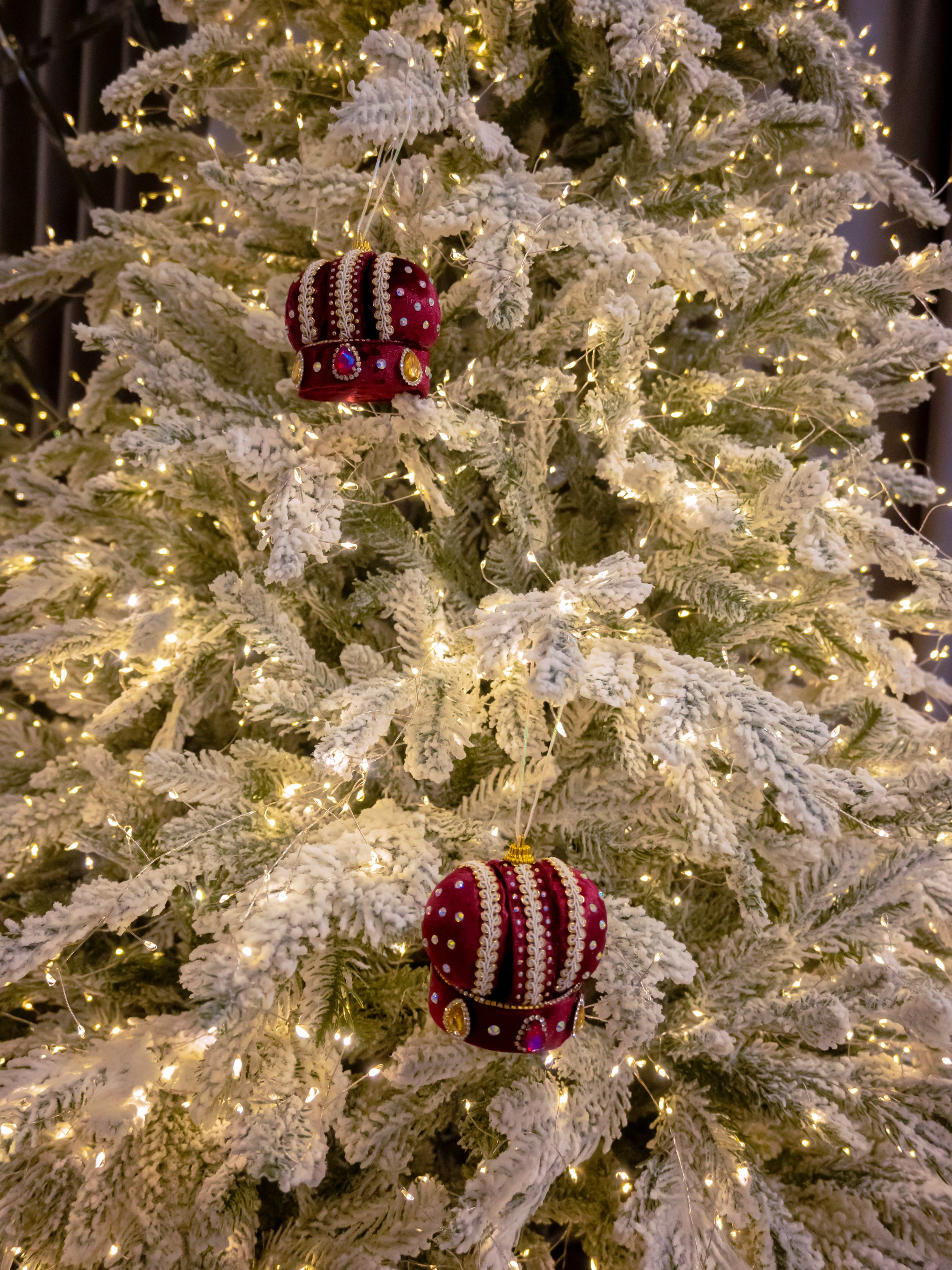 Набор елочных игрушек из красного бархата «Короны» 2шт. Елочные игрушки ручной работы / Fairytale decor