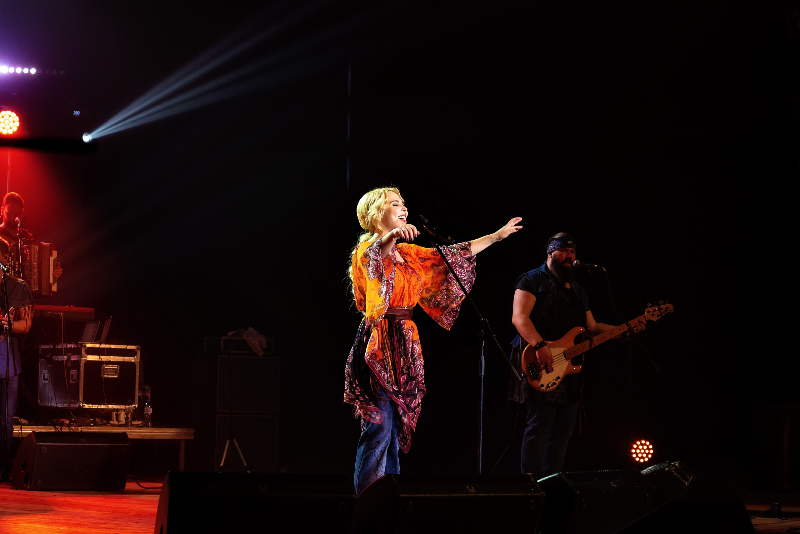 Концерт Пелагеи. Школьный, фэшн фотограф в Тюмени и в России Ирина Королева