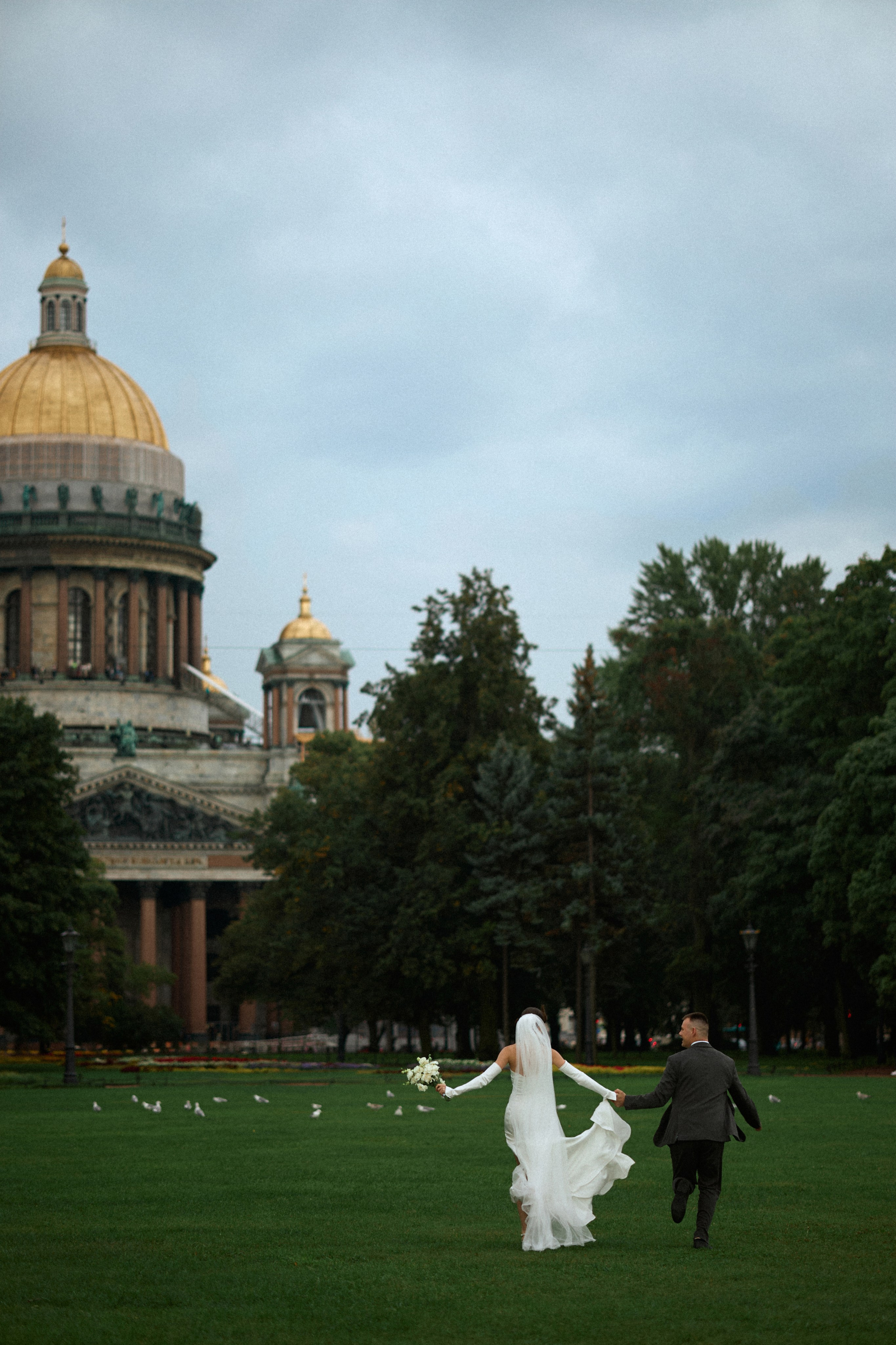 Свадьба в Питере на катере. Сестры Карабаза. Фотографы и ретушеры в Москве и Санкт-Петербурге