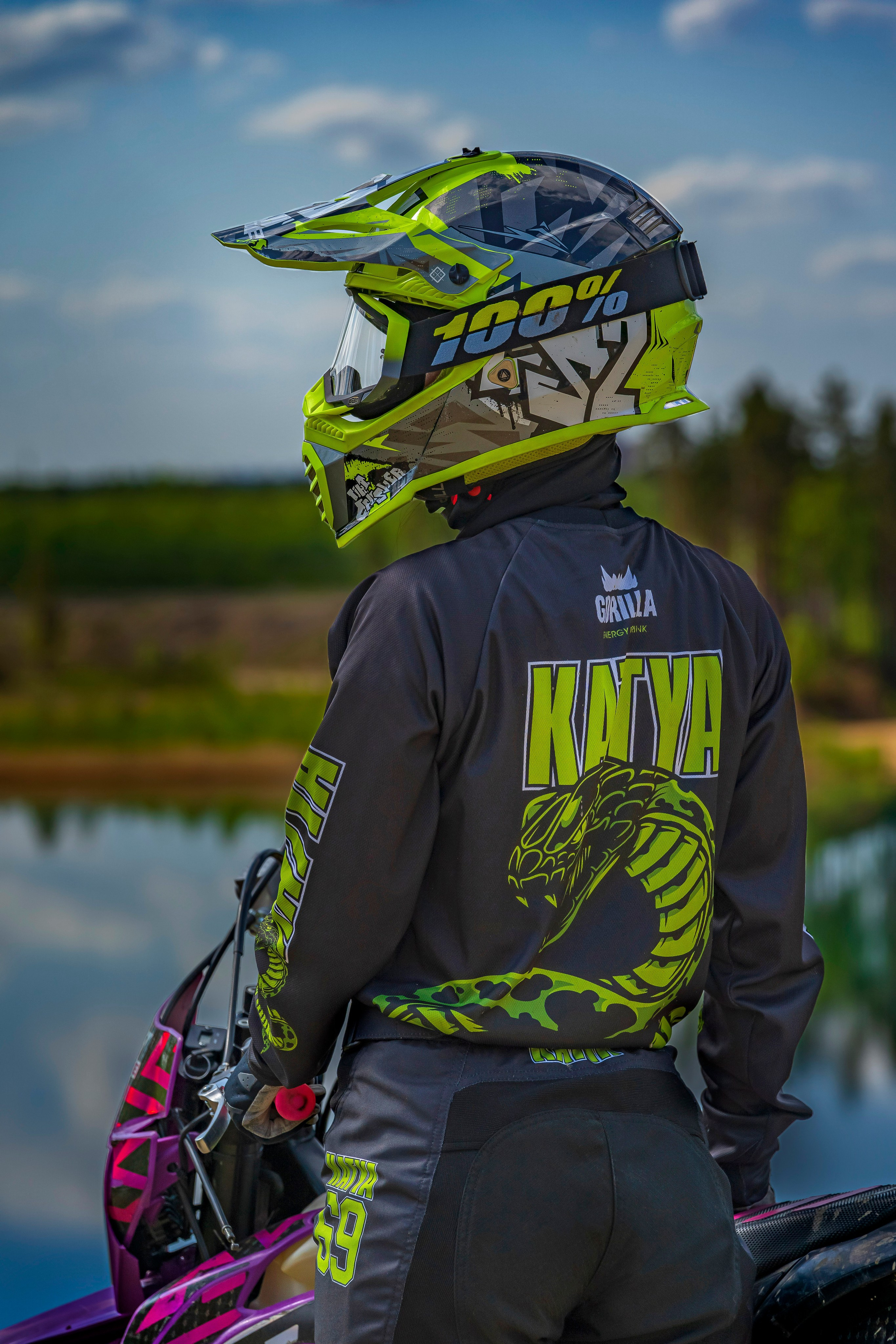 Катя Ли. Графический дизайнер Илья Левченко