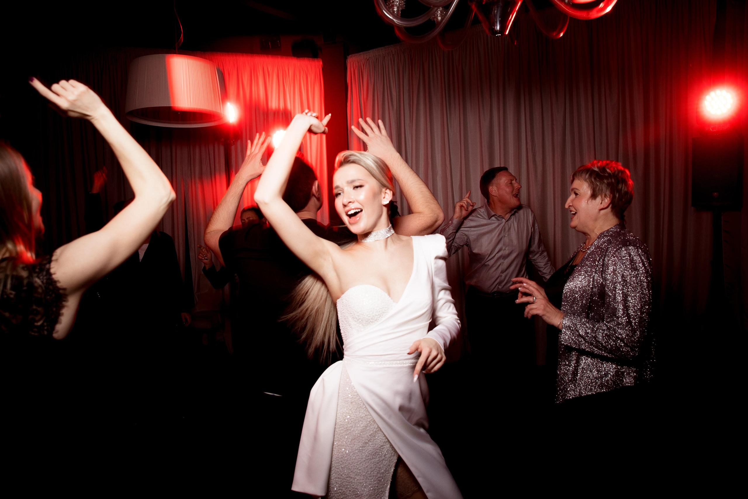 Свадебная фотосессия в отеле Эрмитаж. Свадебный фотограф в Санкт-Петербурге Никита Кузякин