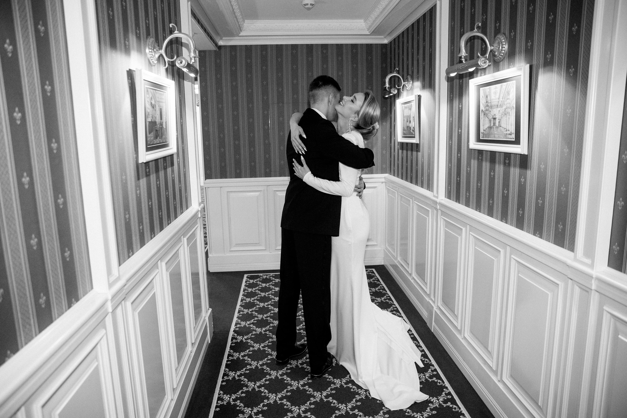 Свадебная фотосессия в отеле Эрмитаж. Свадебный фотограф в Санкт-Петербурге Никита Кузякин