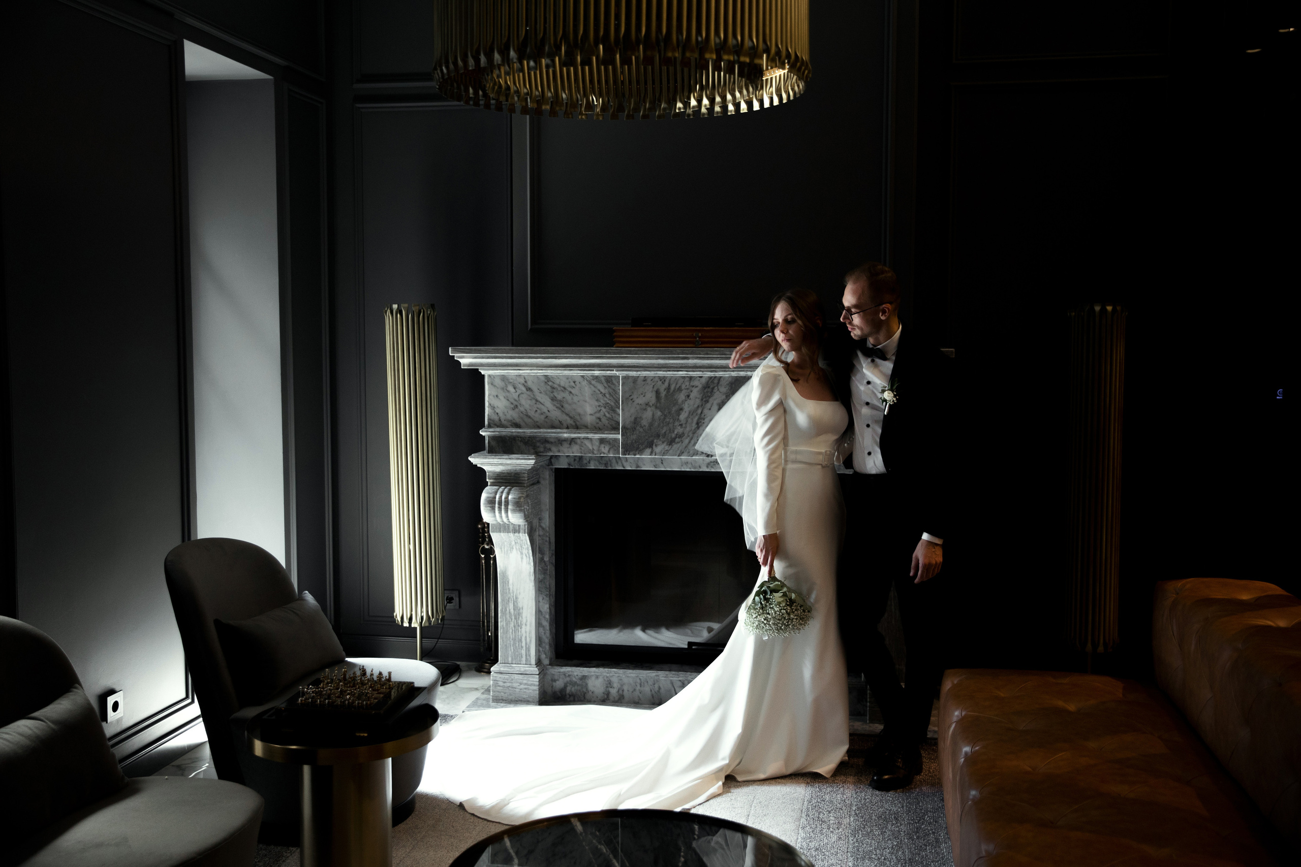 фото у камина на свадьбе