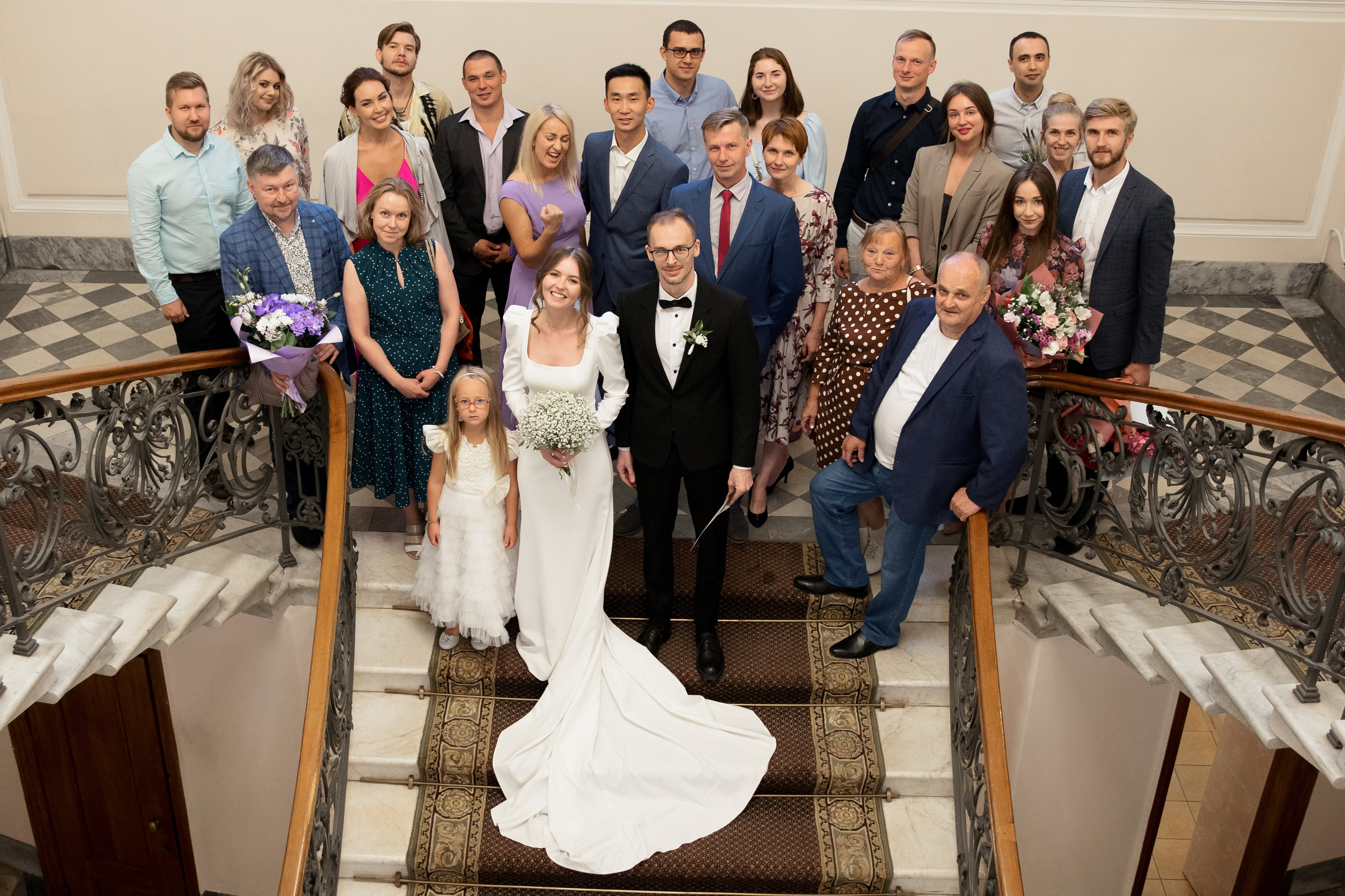 общая фото с гостями на свадьбе, общее фото во втором дворце