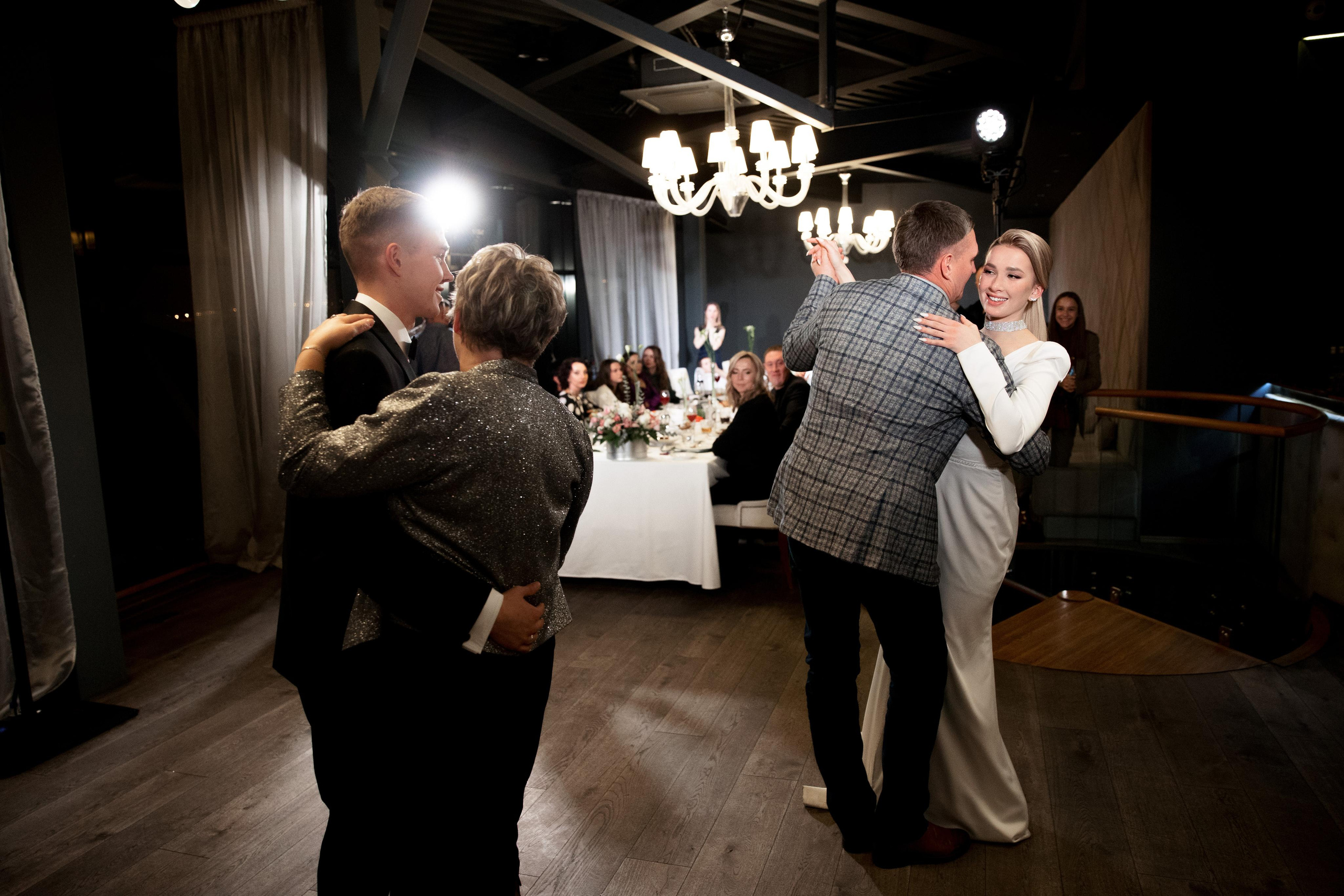 Свадебная фотосессия в отеле Эрмитаж. Свадебный фотограф в Санкт-Петербурге Никита Кузякин