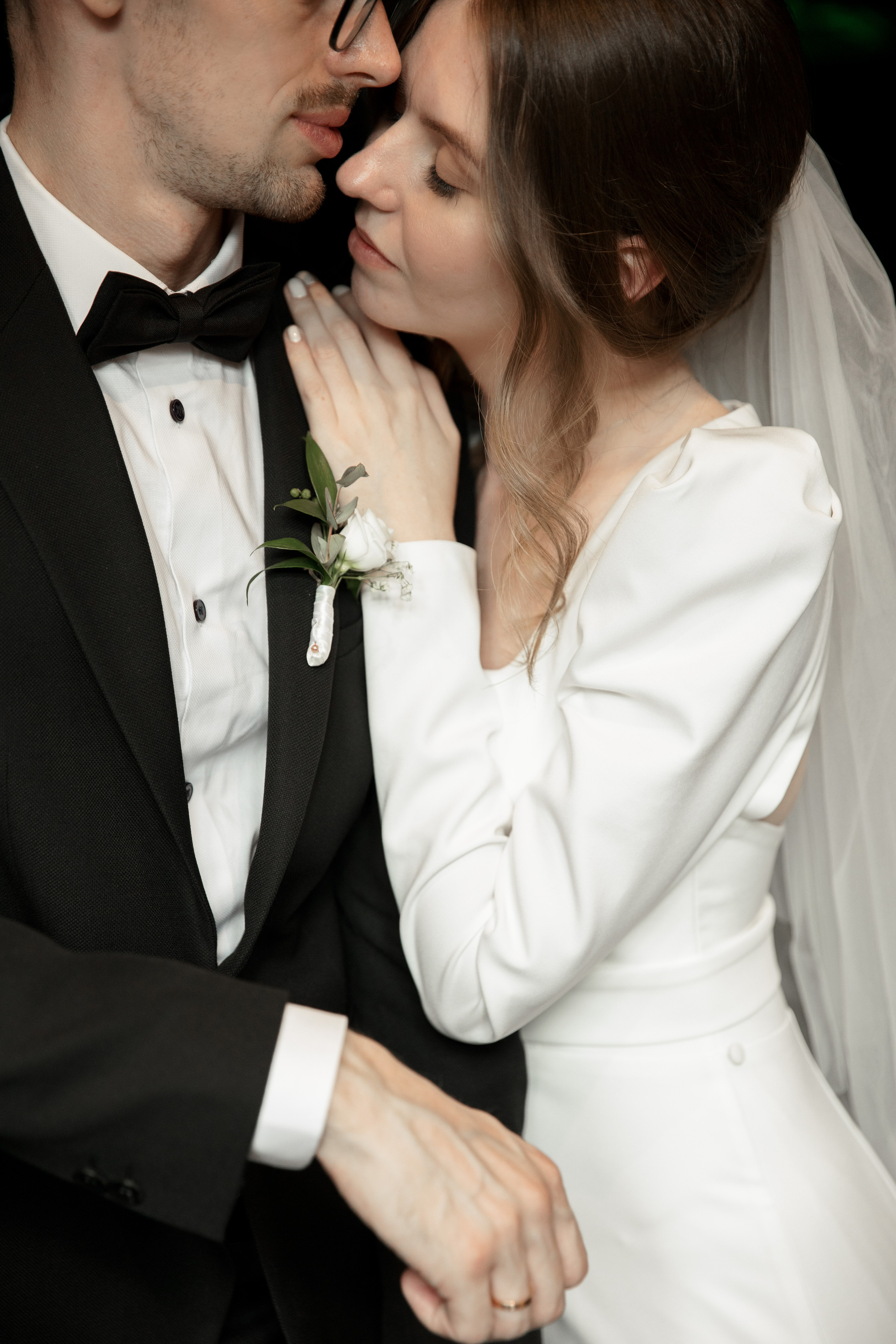 стильная пара на свадьбе