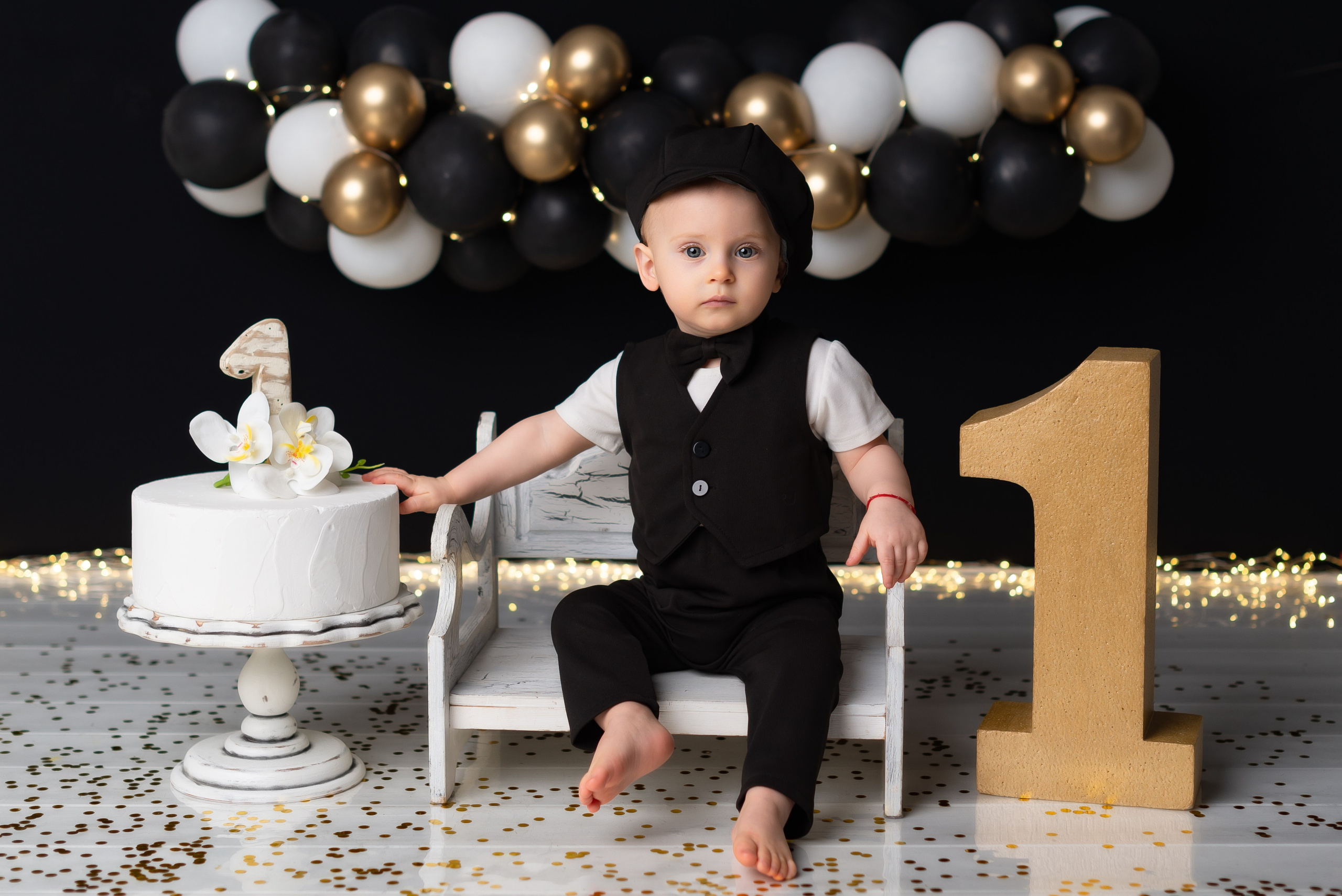 Мальчик 1 год с воздушными шарами