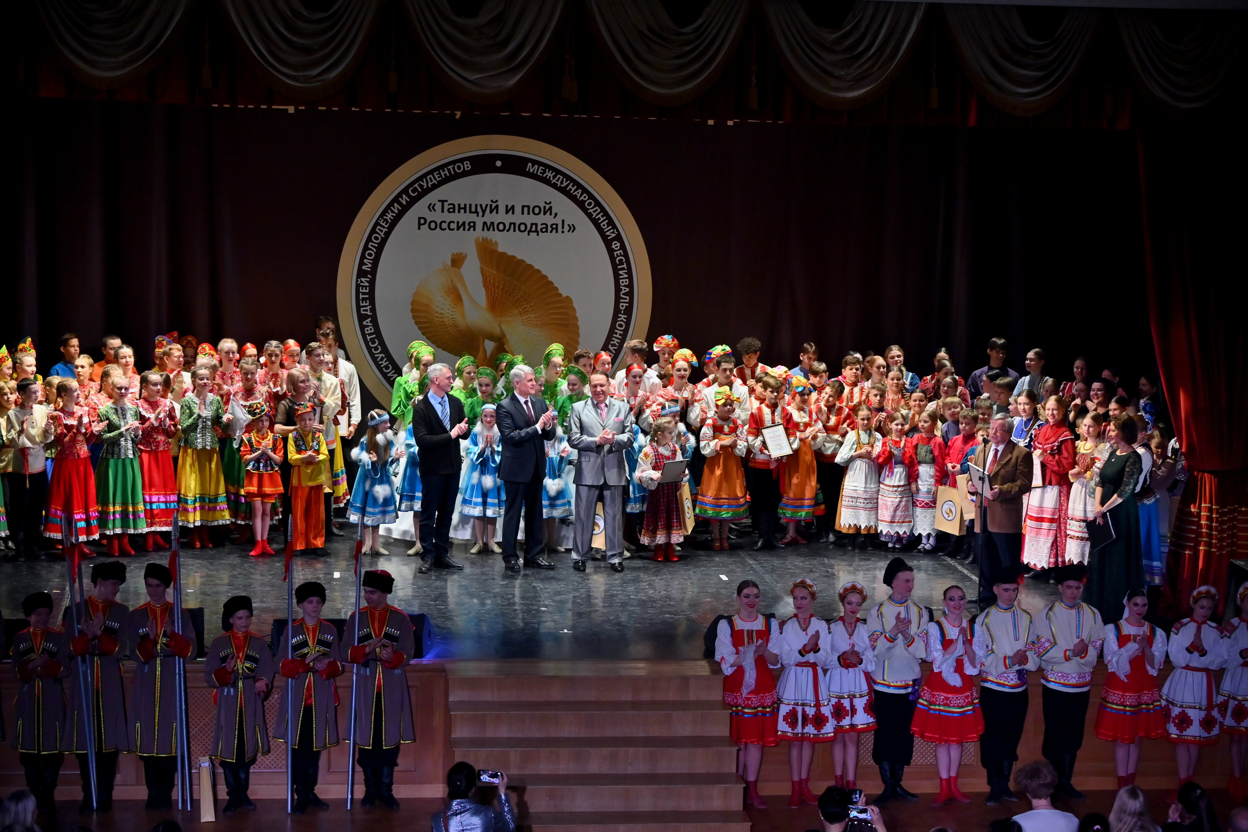 Гала-концерт. Танцуй и пой, Россия Молодая! 22.04.2024. Профессиональный фотограф в Москве Алёна Котова