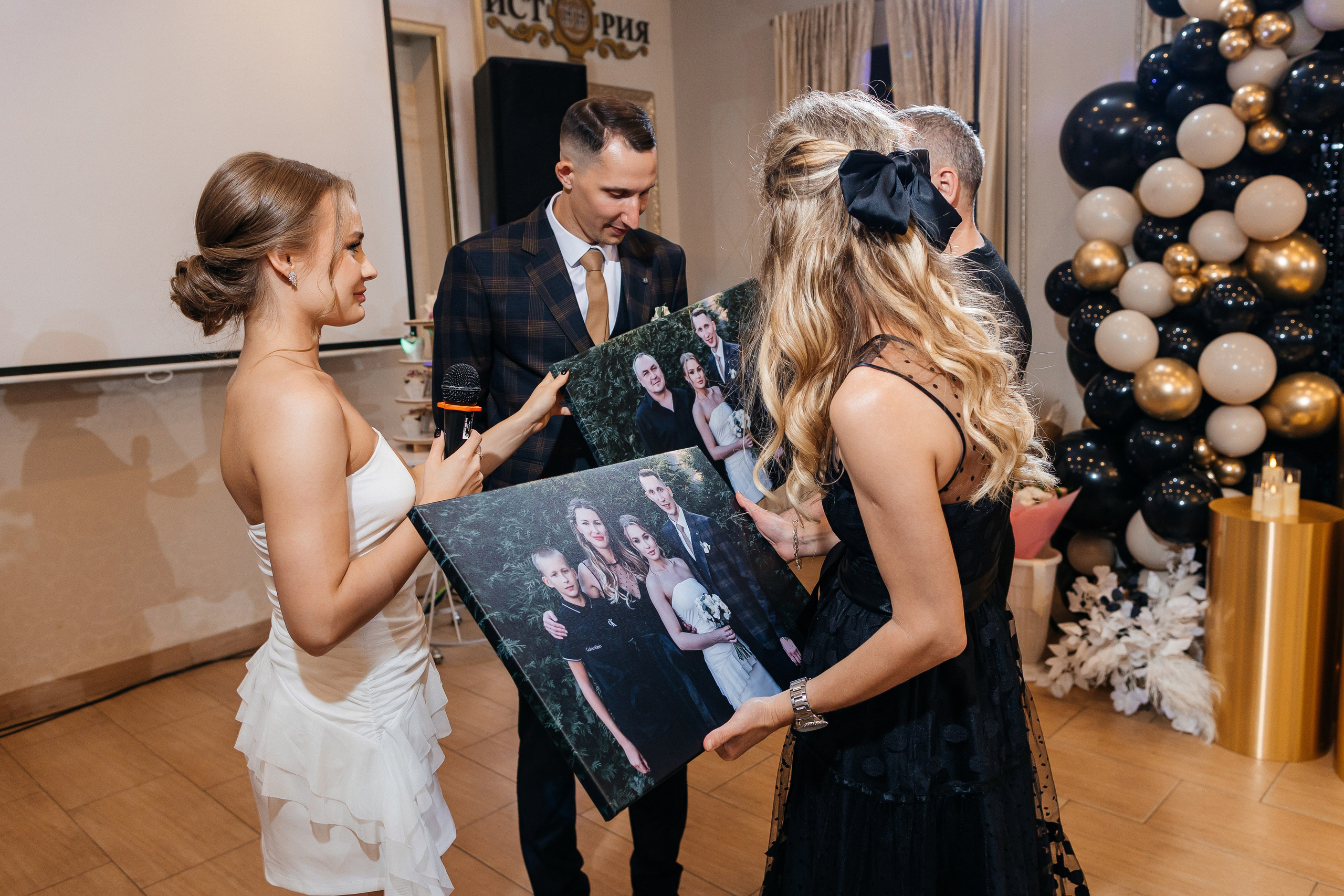 Красивый свадебный ужин в уютном ресторане. Олег Сверчков | Свадебный фотограф Вологда