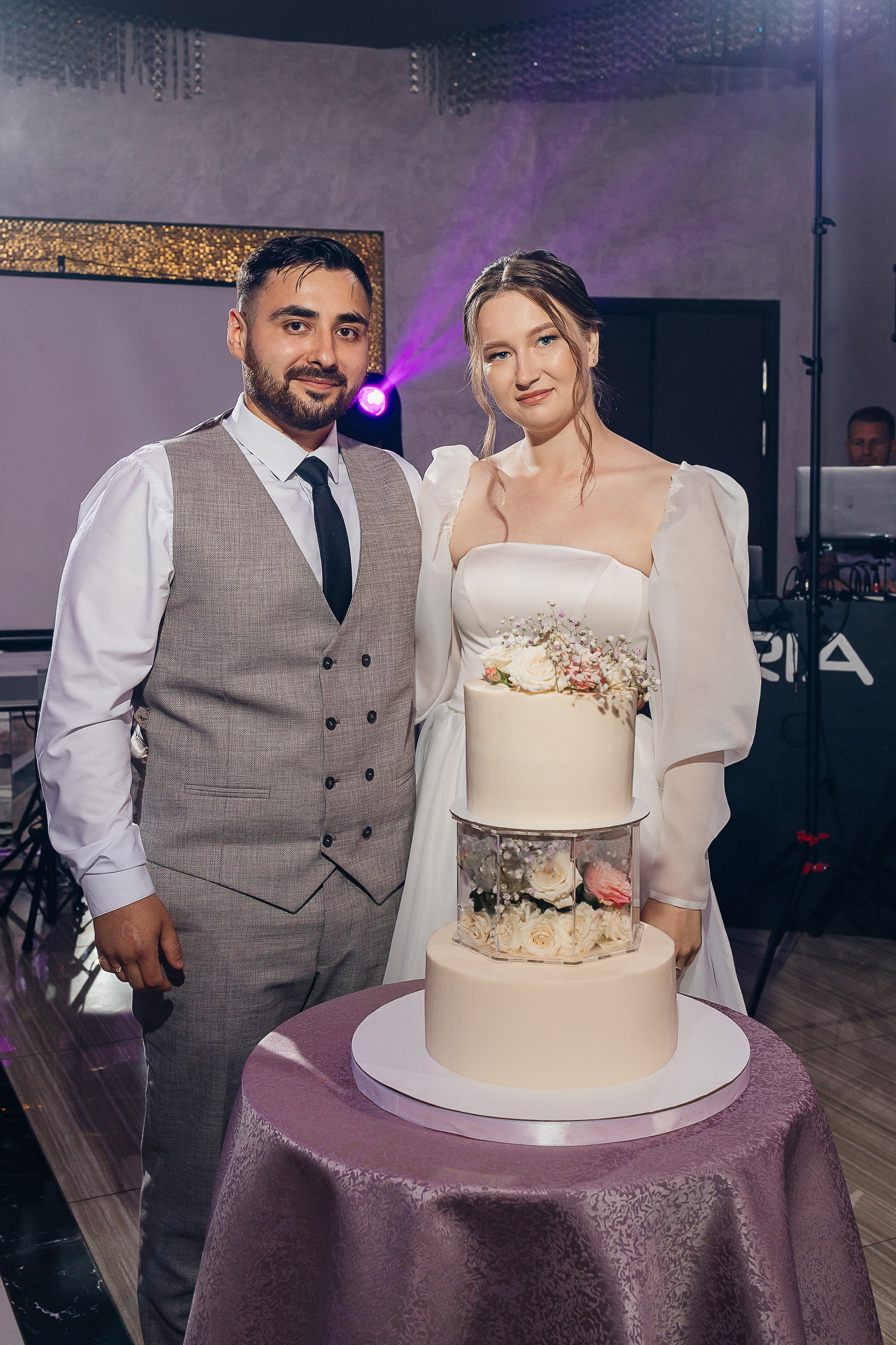 Свадебная фотосессия пары в номере отеля. Олег Сверчков | Свадебный фотограф Вологда