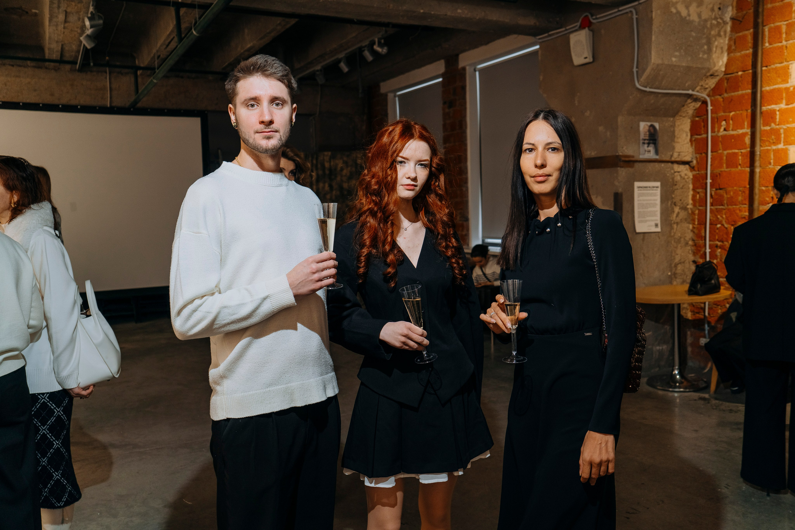 Вернисаж фотовыставки MFamilia «Гармония различий». Организация фотовыставок в Петербурге и Москве, MFamilia (МФамилия)