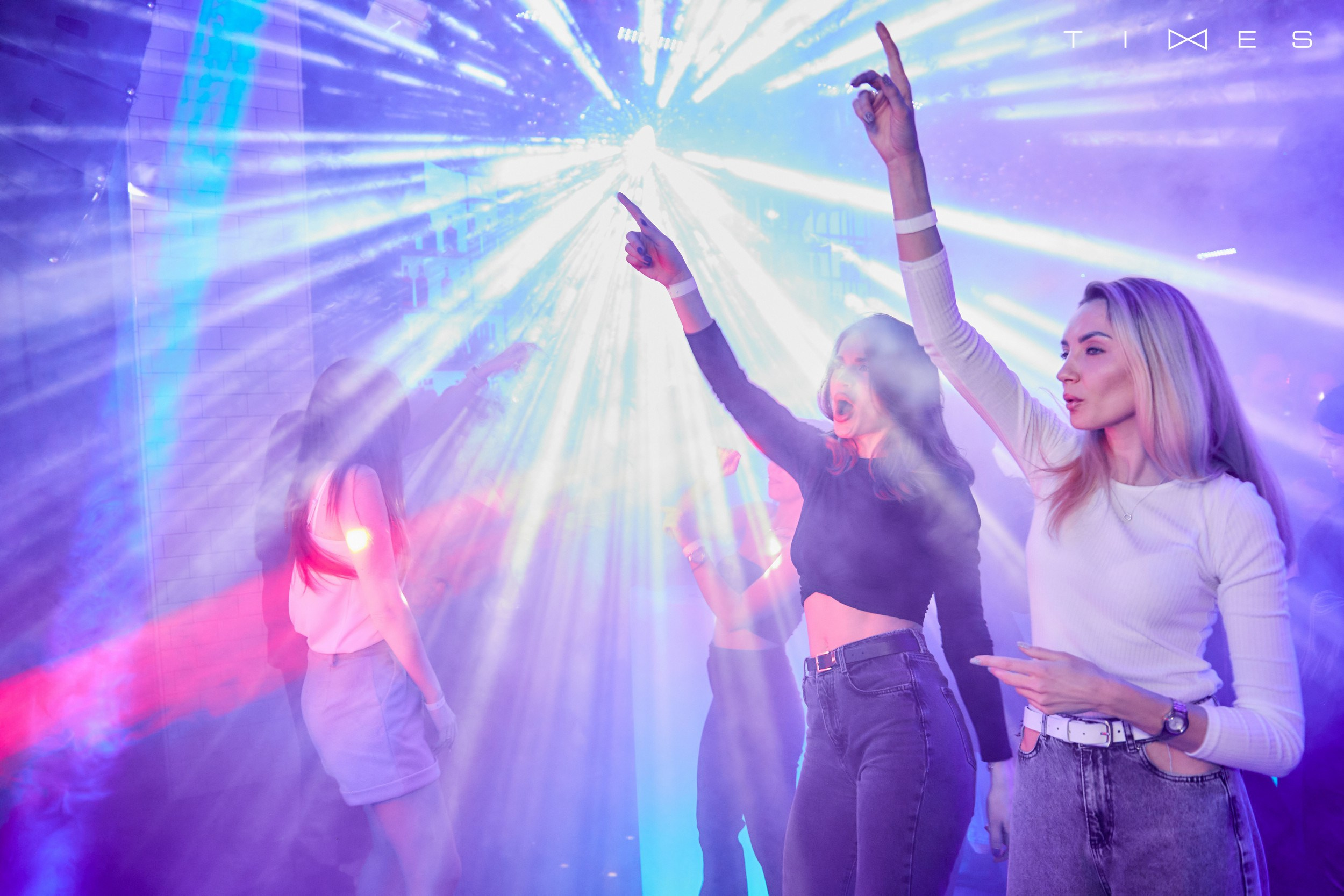 Профессиональная фотосъёмка в ночных клубах Донецка и Макеевки. Фотограф Татаринов Андрей (Донецк / Макеевка)