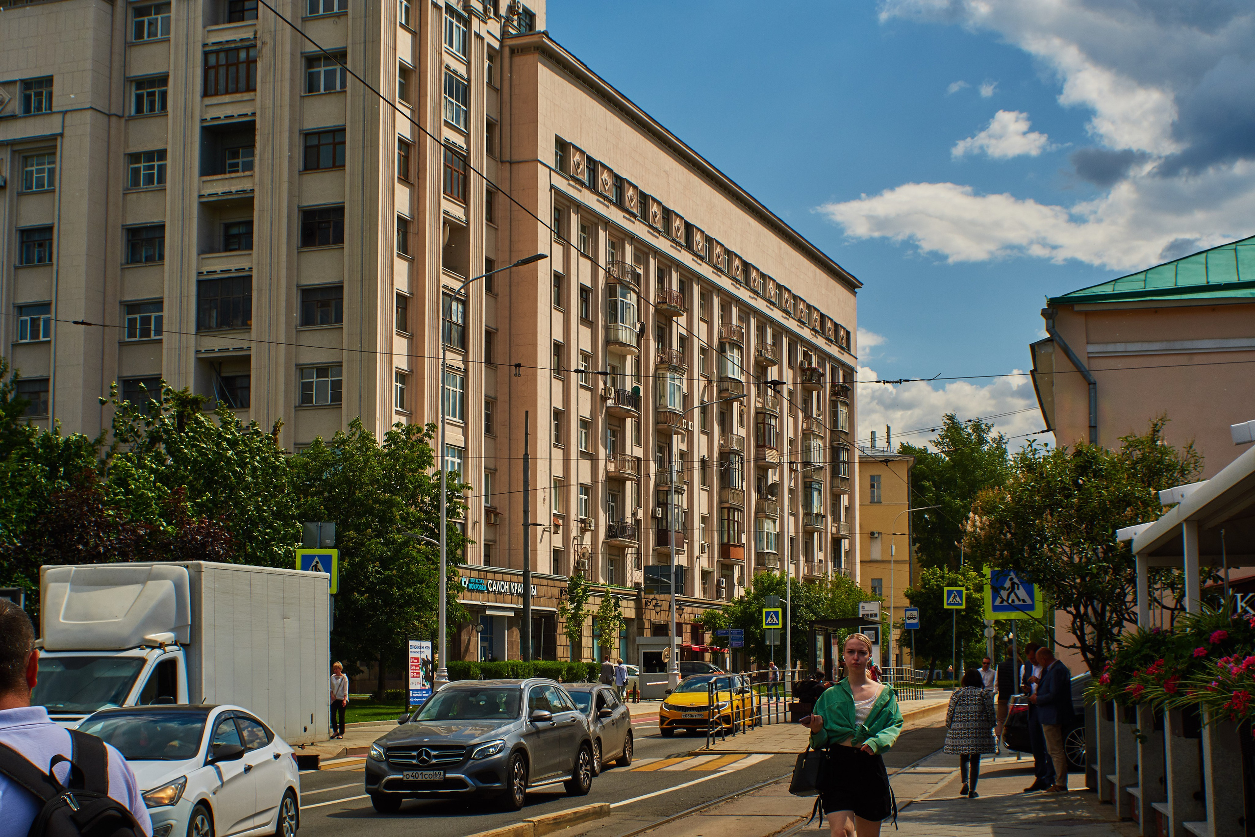 Девушка в городе