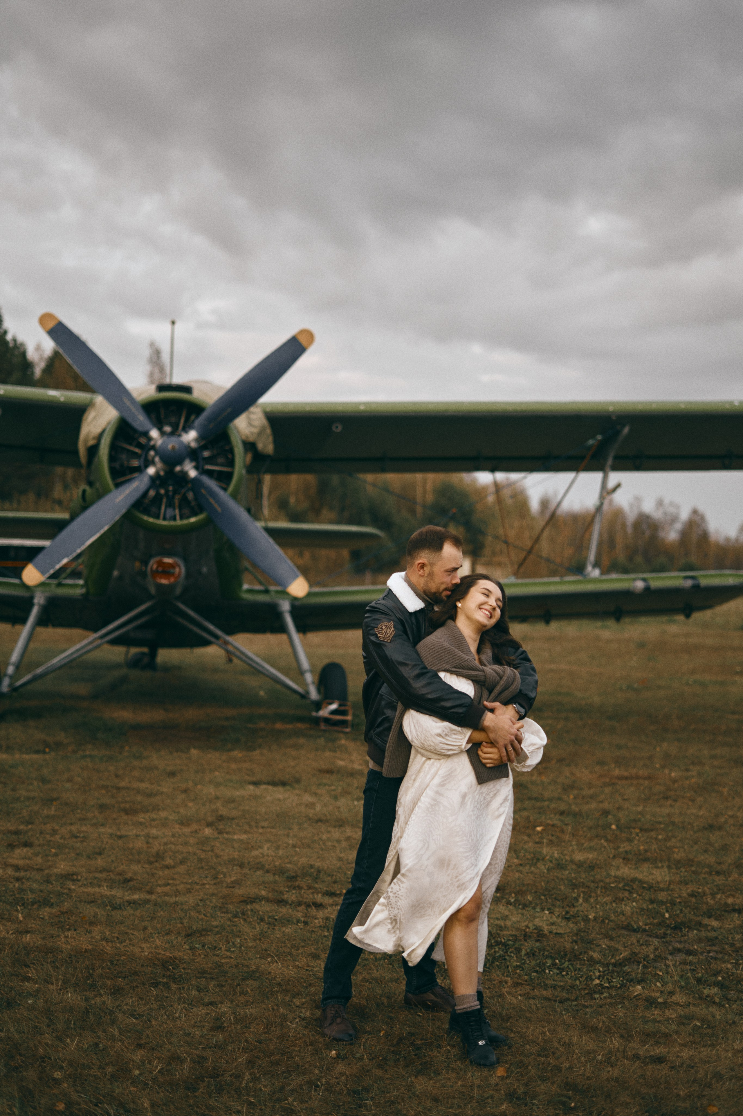 Самолеты, аэродром и двое. Фотограф Киров Анжелика Некрасова