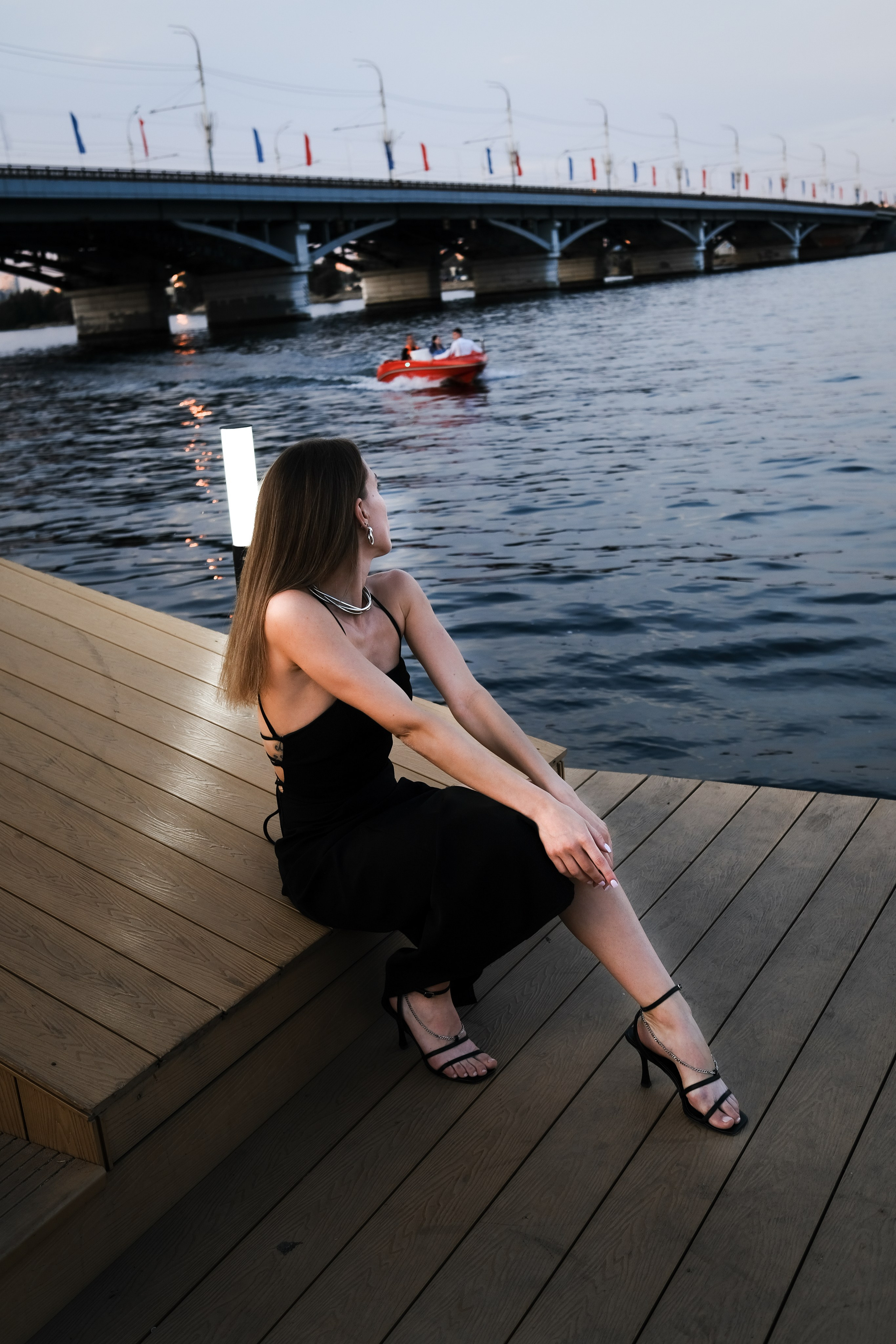 У воды. Главная