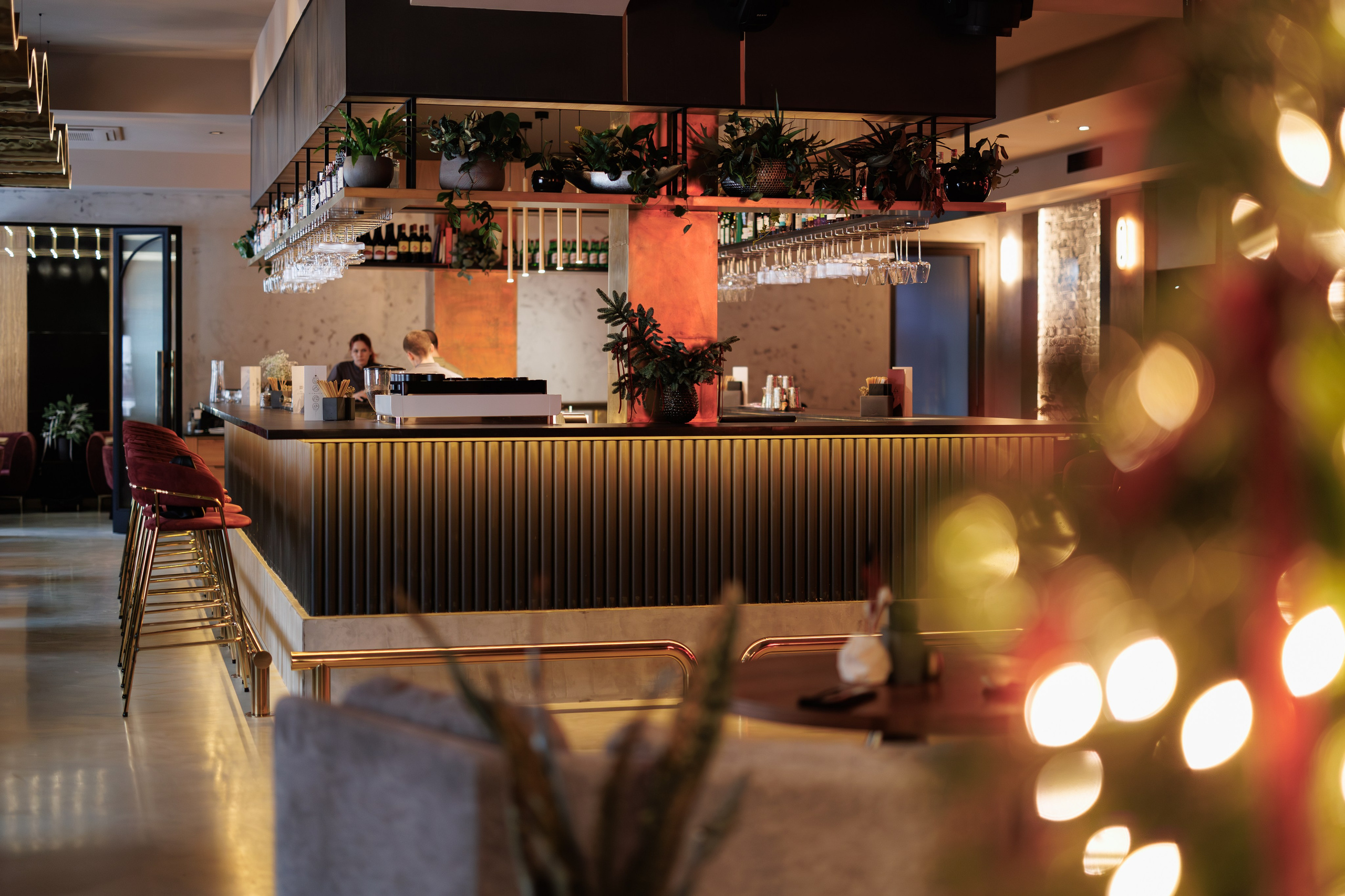 Фотограф для интерьерной съемки ресторана. Контент для бизнеса в Екатеринбурге Полдень Медиа