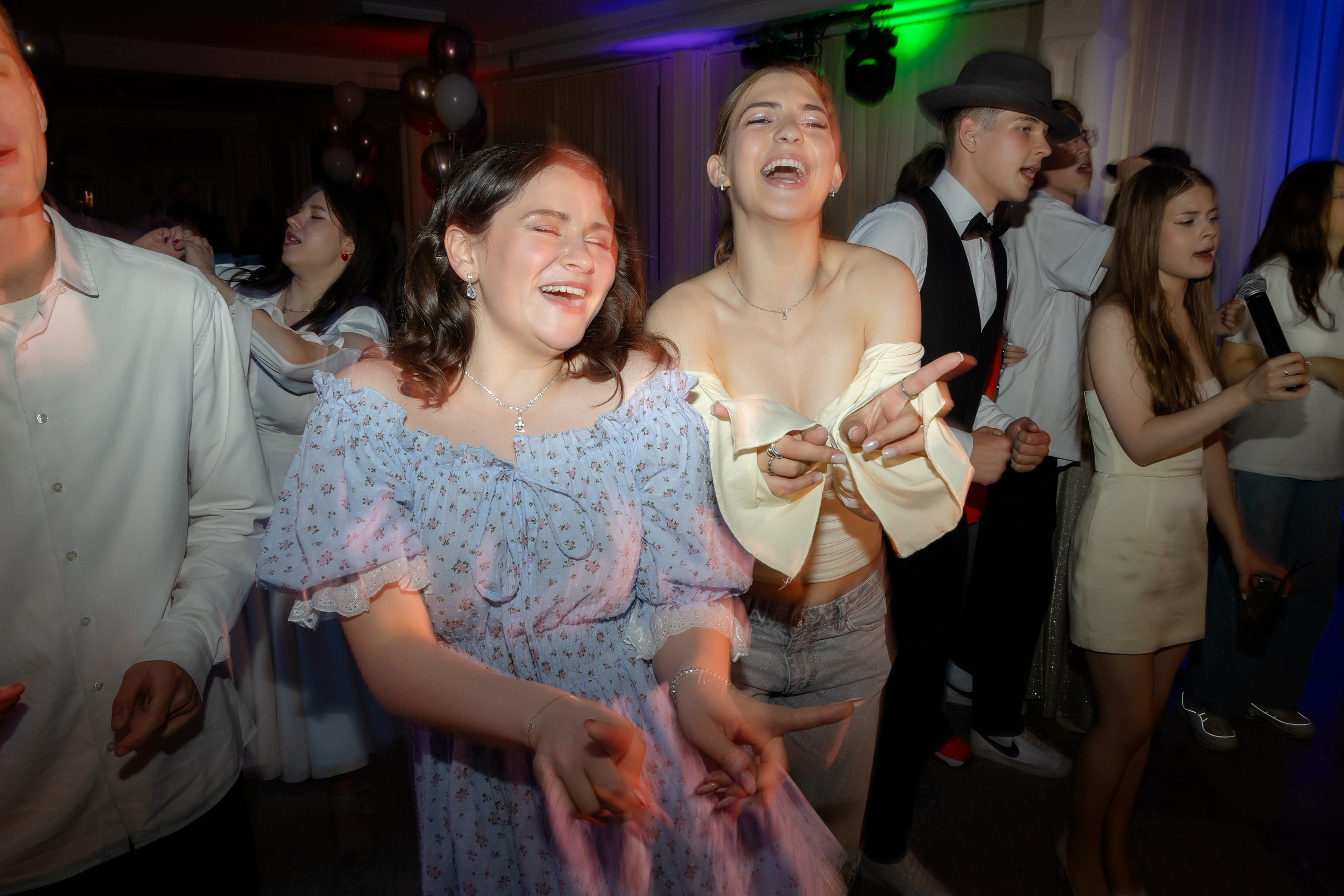 Школьный выпускной 2024 год в Соколе (Минск). Свадебный фотограф в Минске/Беларуси Сергей Спиридонов