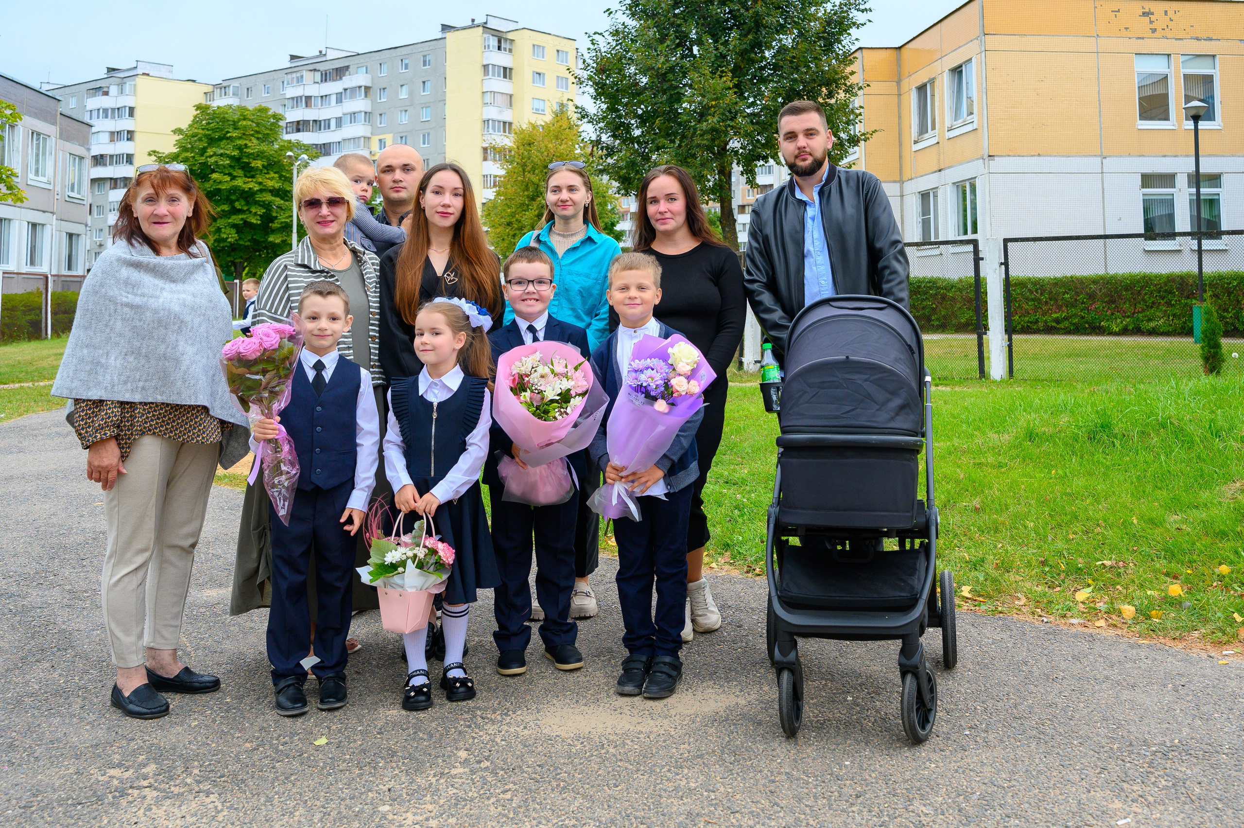 Вот звучит первый звонок, перед этим долгое приготовление к новому этапу в жизни, Яромир идет в школу. Фотоуслуги, услуги фотографа, фотографирование важных событий