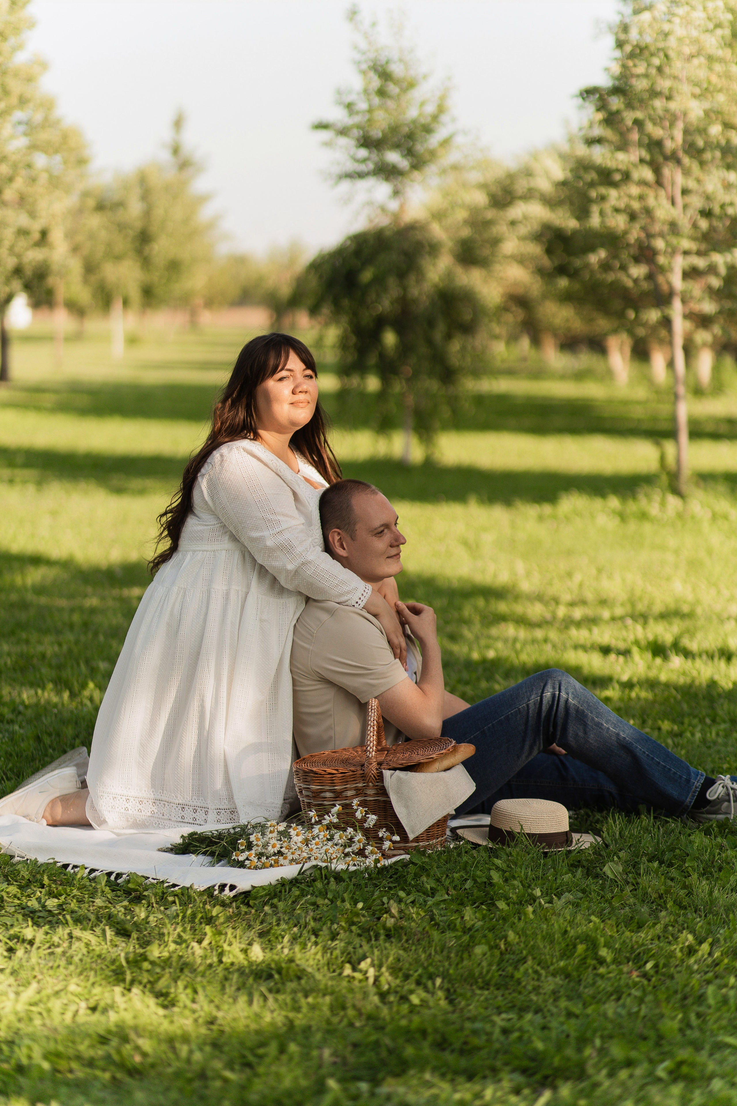 Летний день в парке. Семейная съемка — это красивый способ признаться своей семье в любви