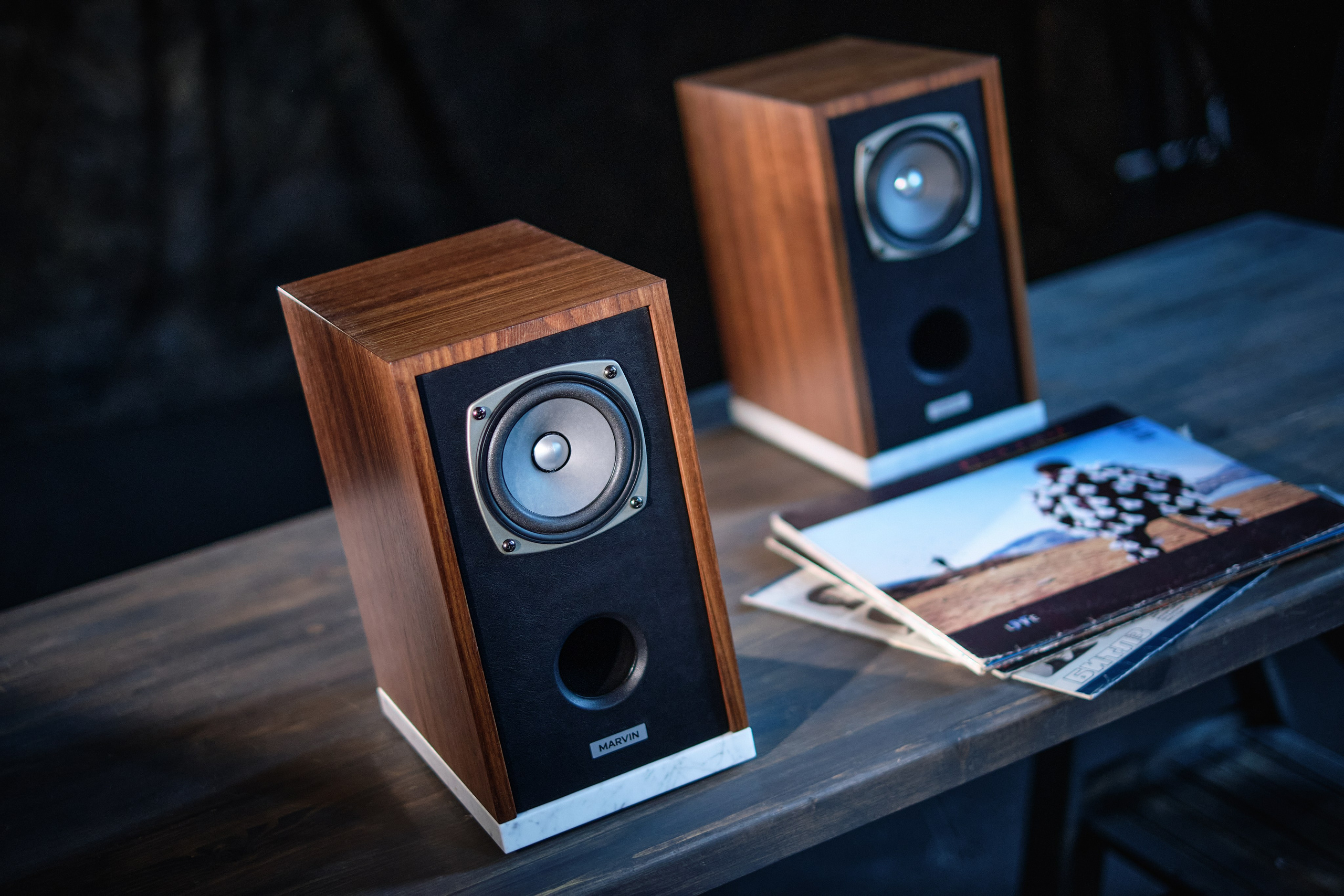 предметная фотосъемка аудиосистемы, акустическая колонка, акустика, акустическая колонка в интерьере Marvin