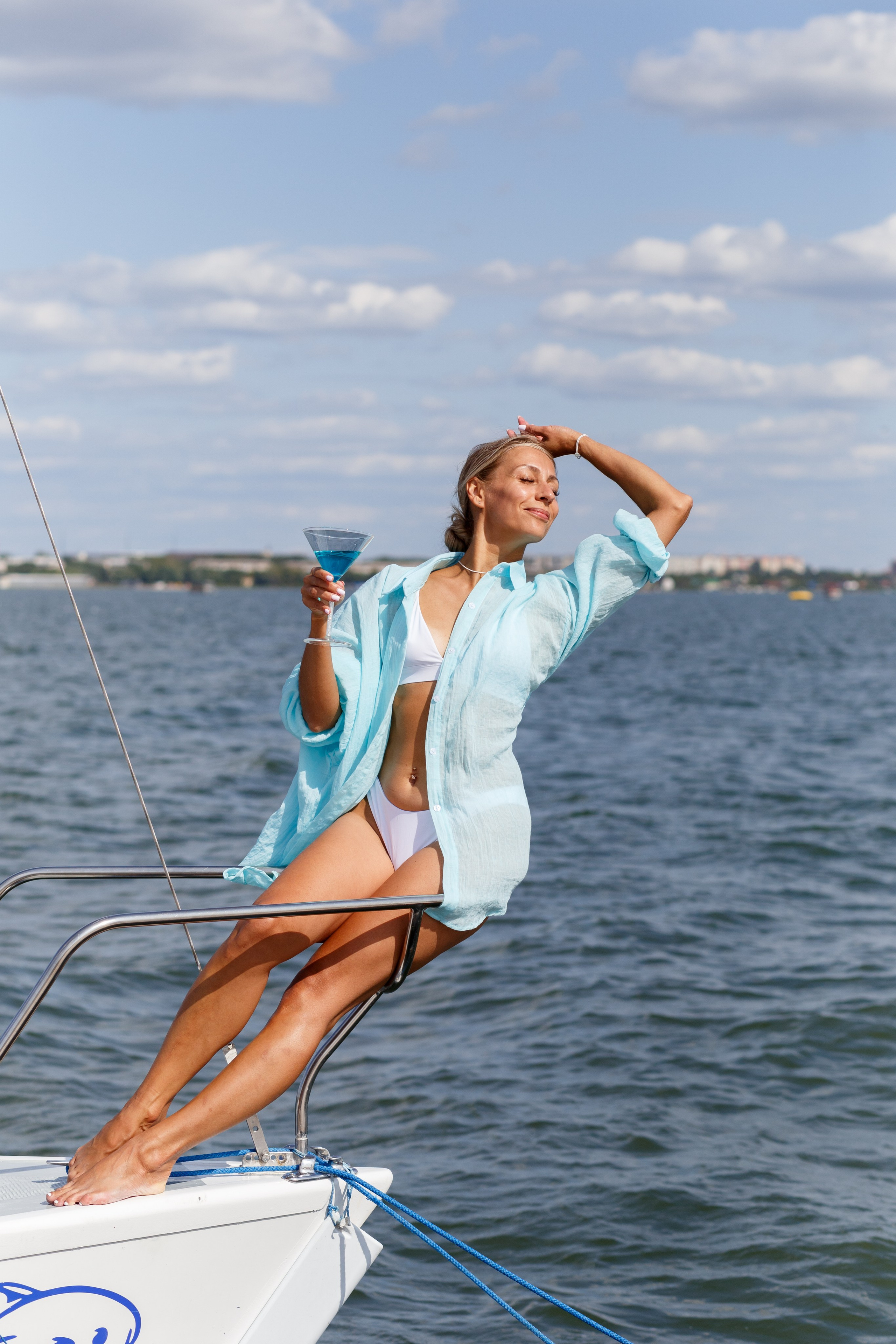 Фотосессия на яхте. Надежда Рыжова, портретная и контент-съемка в Челябинске