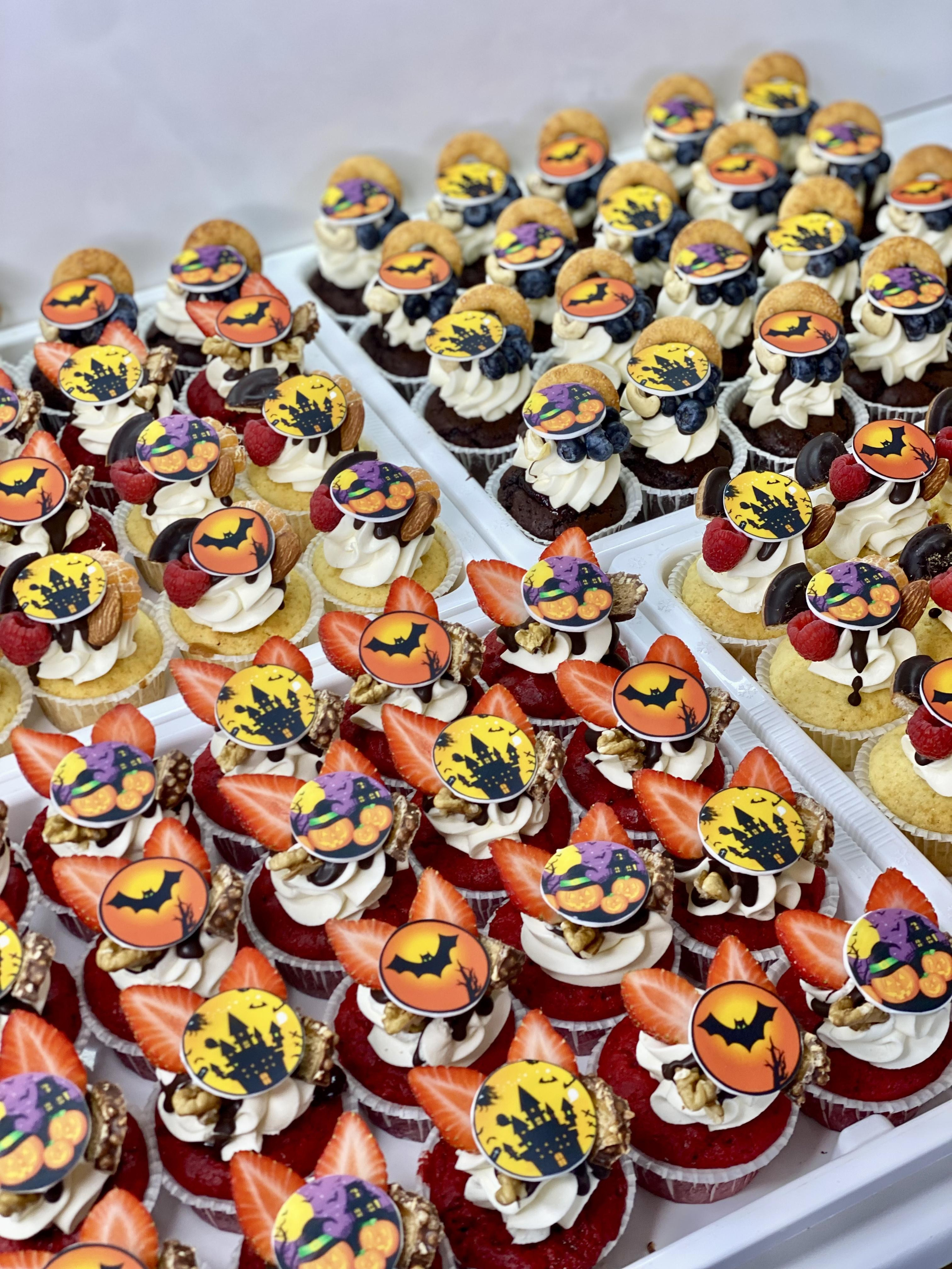 Капкейки фуршетные с логотипом. Katyasugarsugar капкейки, зефир, торты Москва