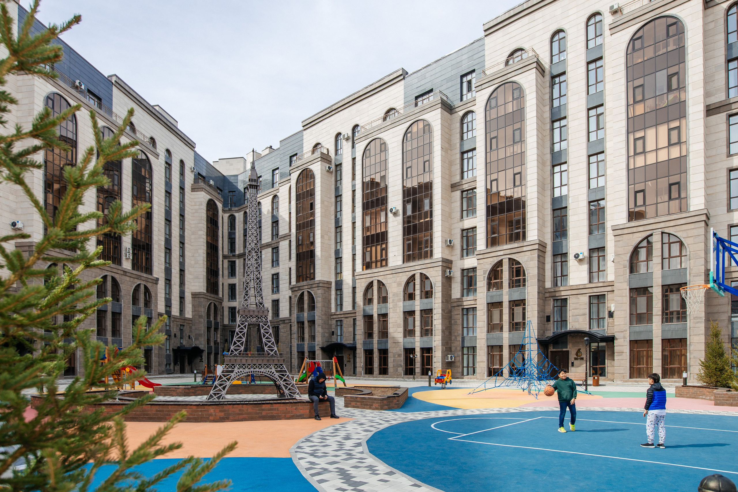 Проект 5. Сбор фотографии ЖК для клипа «Хочу квартиру от Габита». Дата: май 2022. Профессиональный фотограф в городе Астана/Алматы Даурен Сембаев