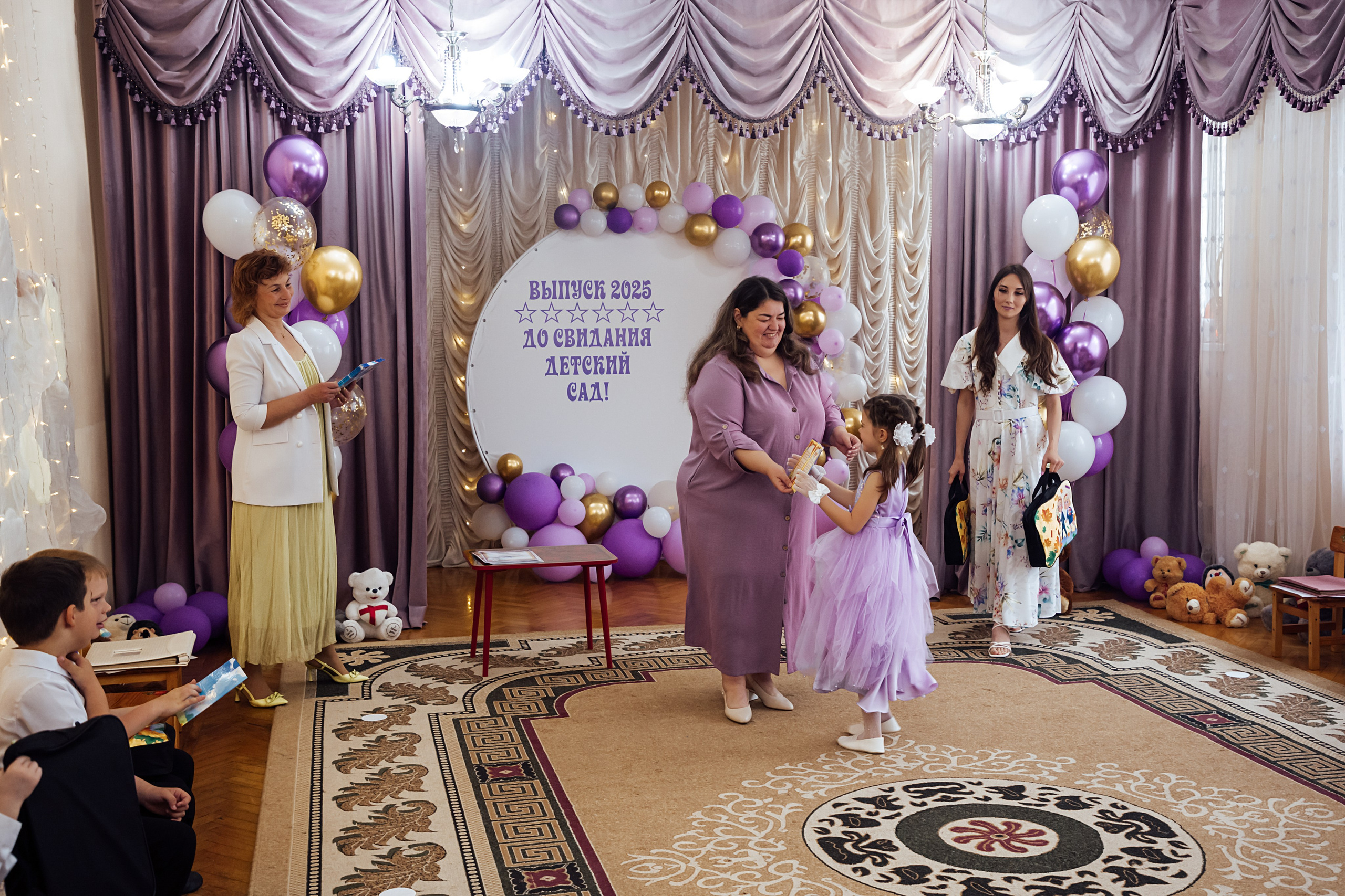 Утренник в детском саду. Https://malovafoto.ru