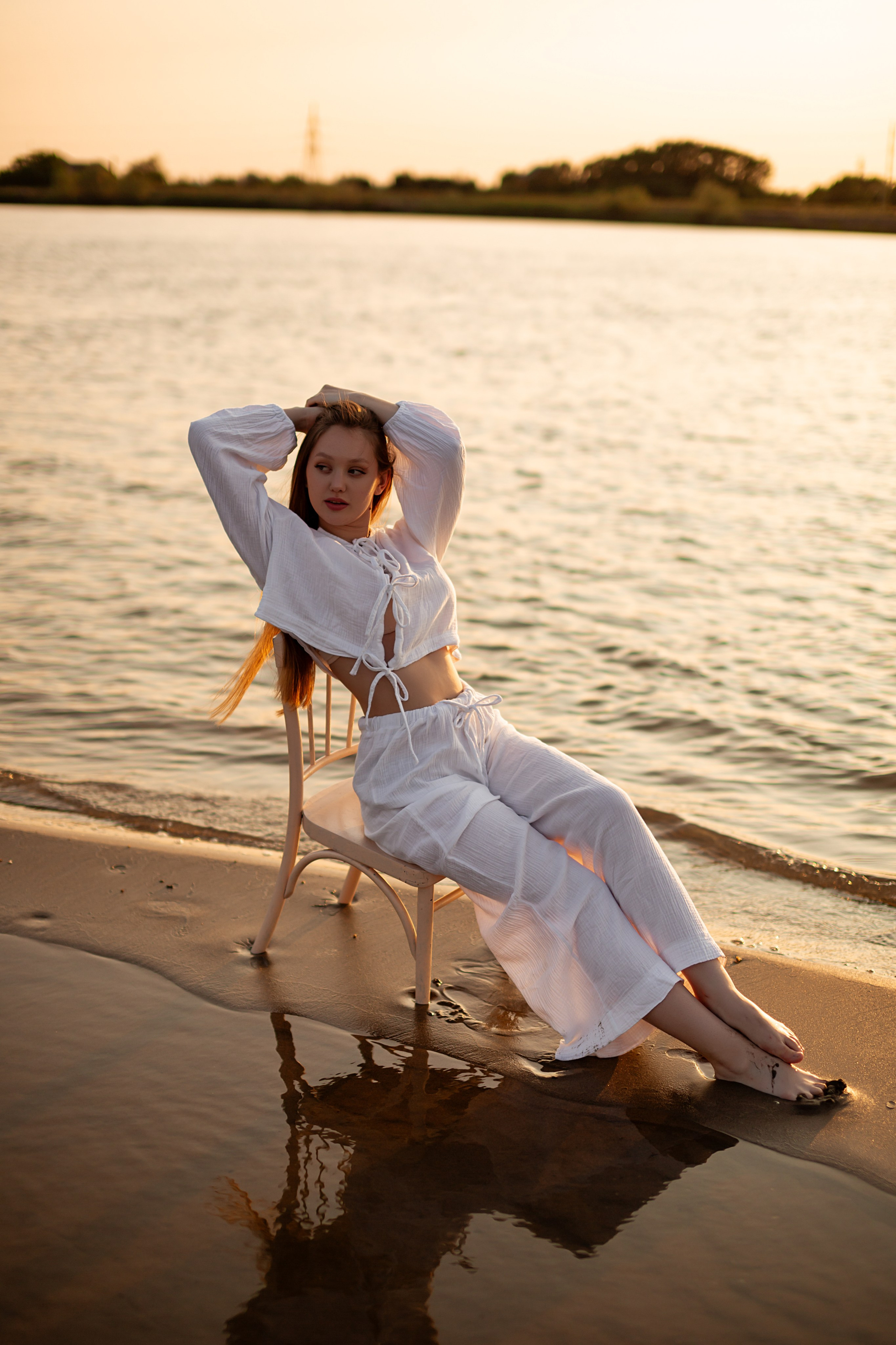 У воды. Https://malovafoto.ru