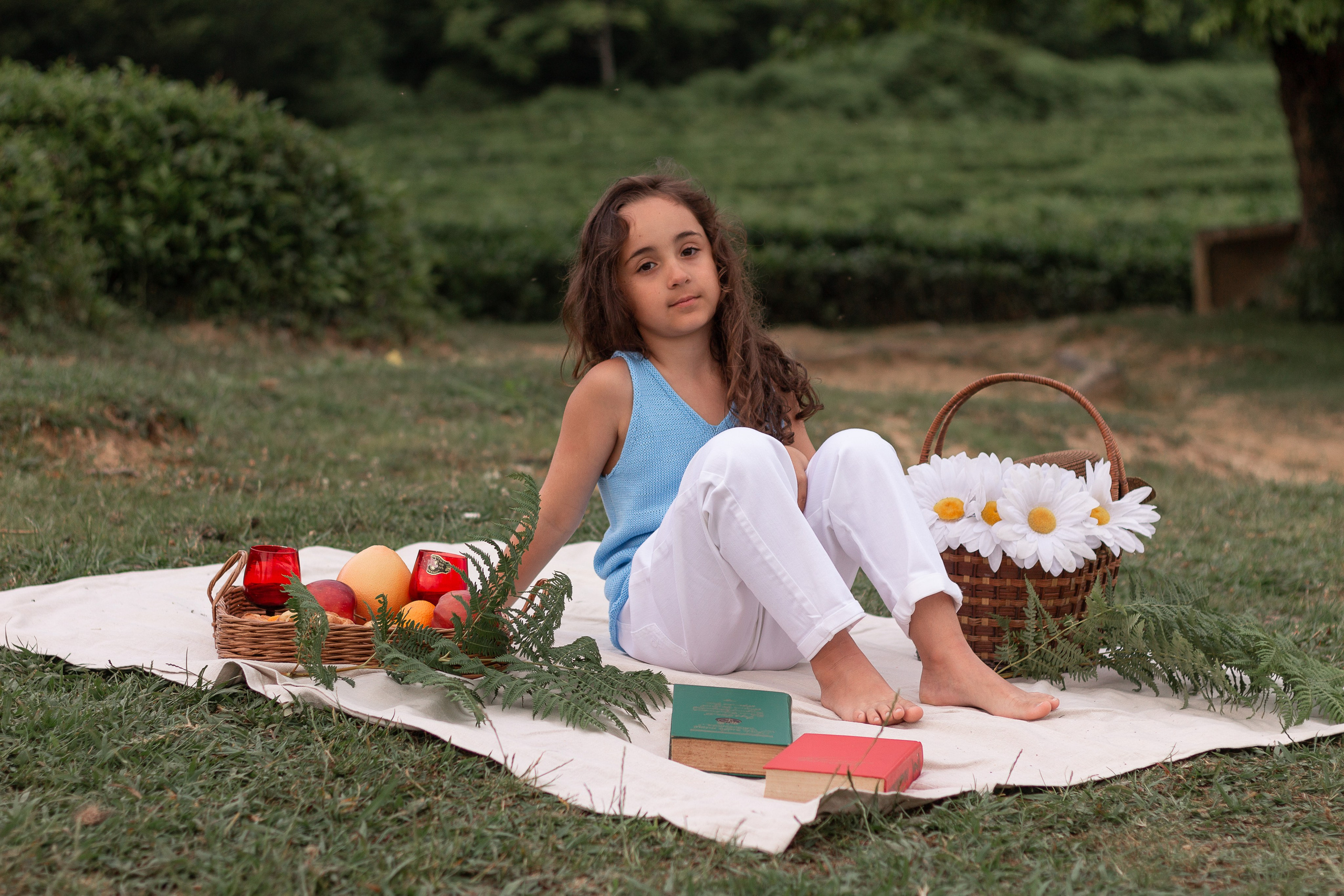 Мама с дочкой встречают закат в горах. Семейный фотограф в Сочи, Лоо, Дагомысе, Вардане Кучумова Олеся