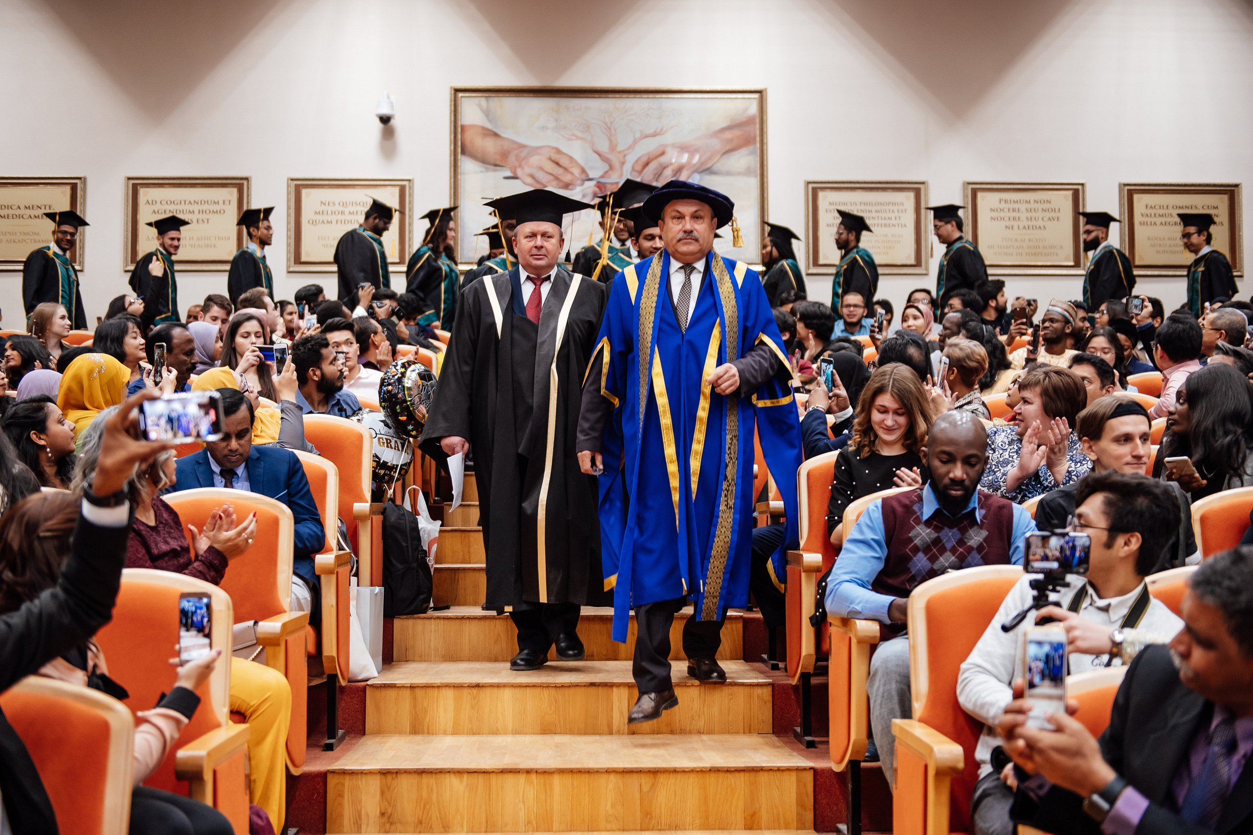 Вручение дипломов студентам. Репортажный и свадебный фотограф в Курске Борис Захарчук