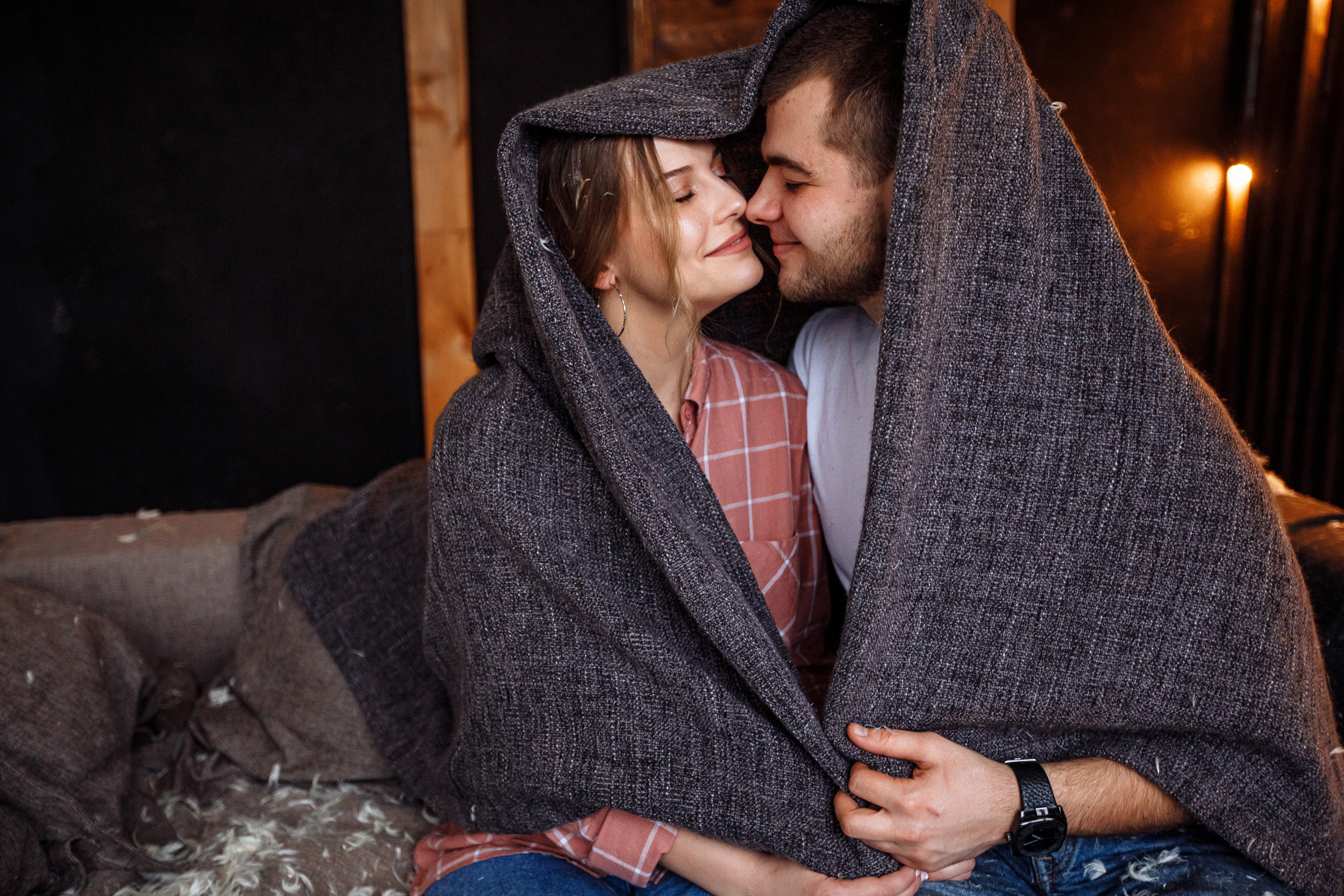 Андрей & Екатерина фотосессия в перьях. Свадебный и семейный фотограф в Твери, Москве, Санкт-Петербурге