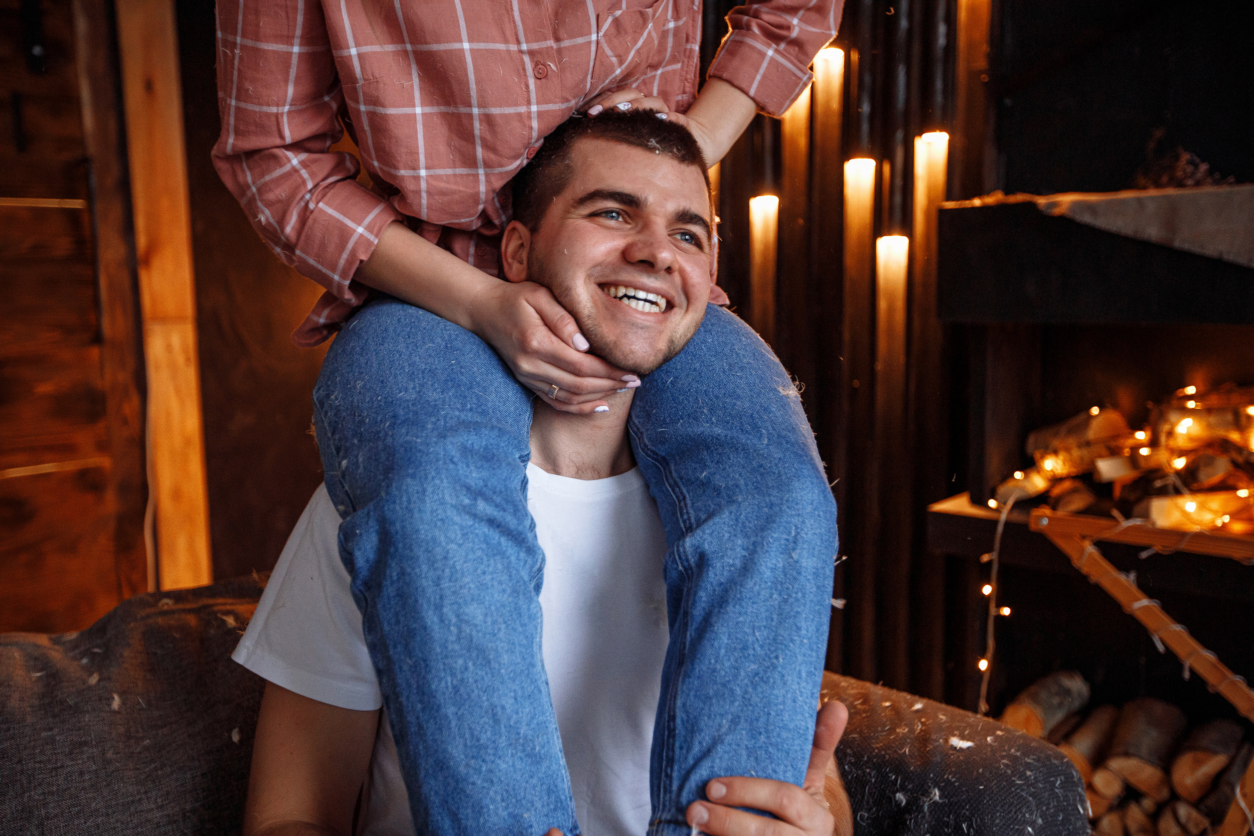 Андрей & Екатерина фотосессия в перьях. Свадебный и семейный фотограф в Твери, Москве, Санкт-Петербурге