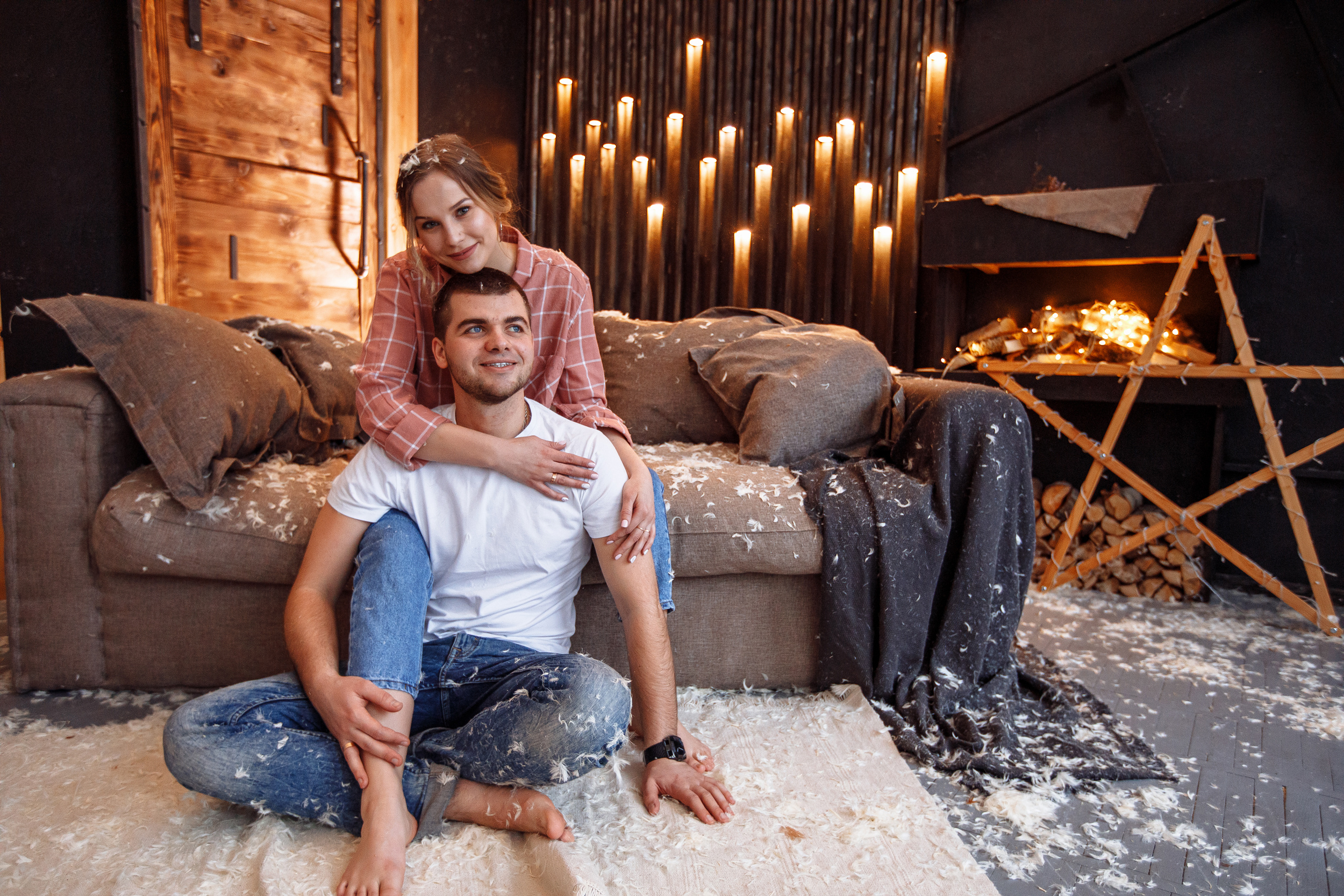 Андрей & Екатерина фотосессия в перьях. Свадебный и семейный фотограф в Твери, Москве, Санкт-Петербурге