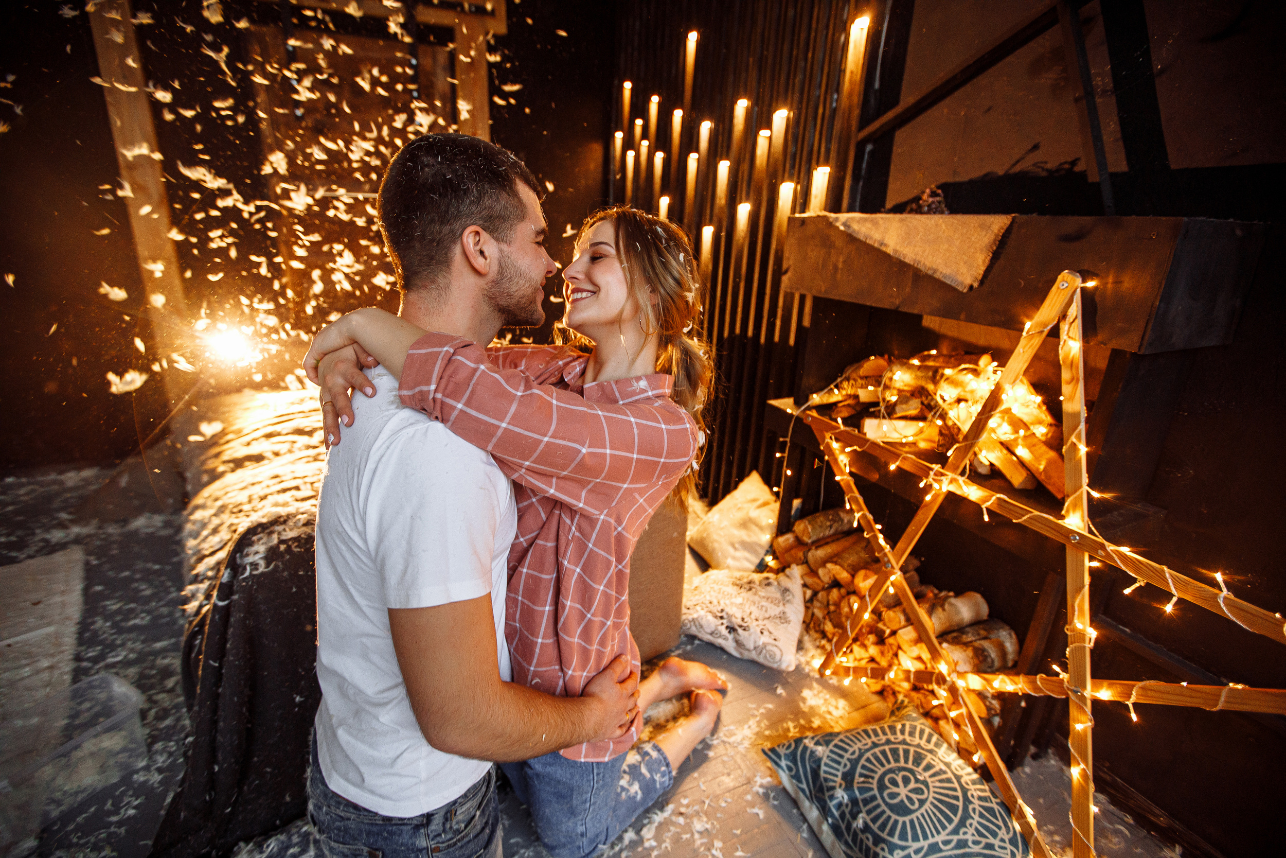 Андрей & Екатерина фотосессия в перьях. Свадебный и семейный фотограф в Твери, Москве, Санкт-Петербурге